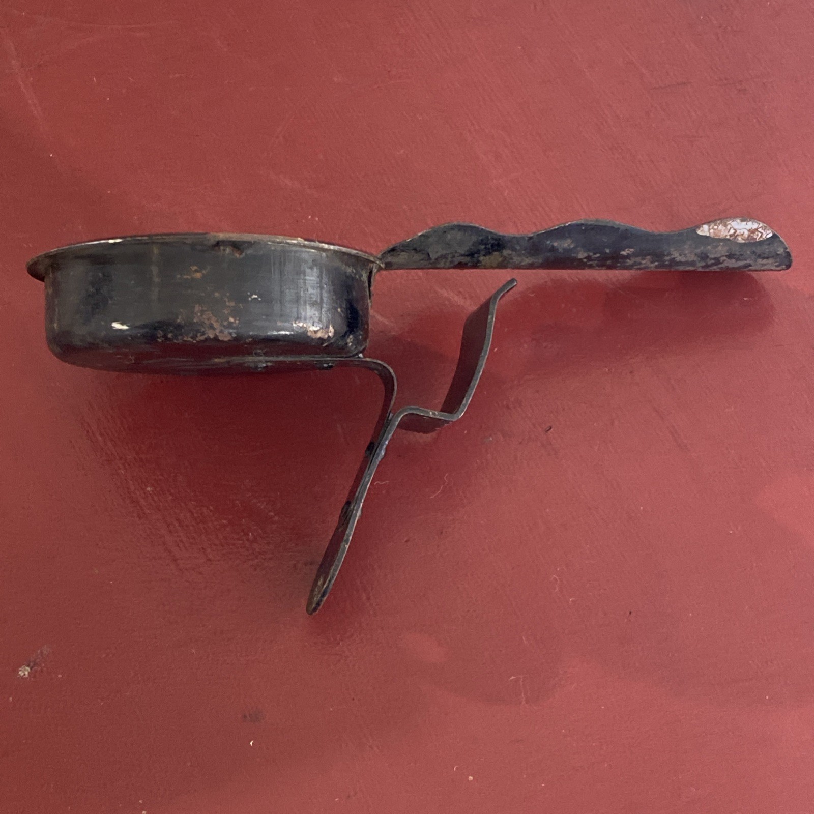 VINTAGE AUTOMOBILE STEERING COLUMN CLAMP ON ASHTRAY RARE ACCESSORY