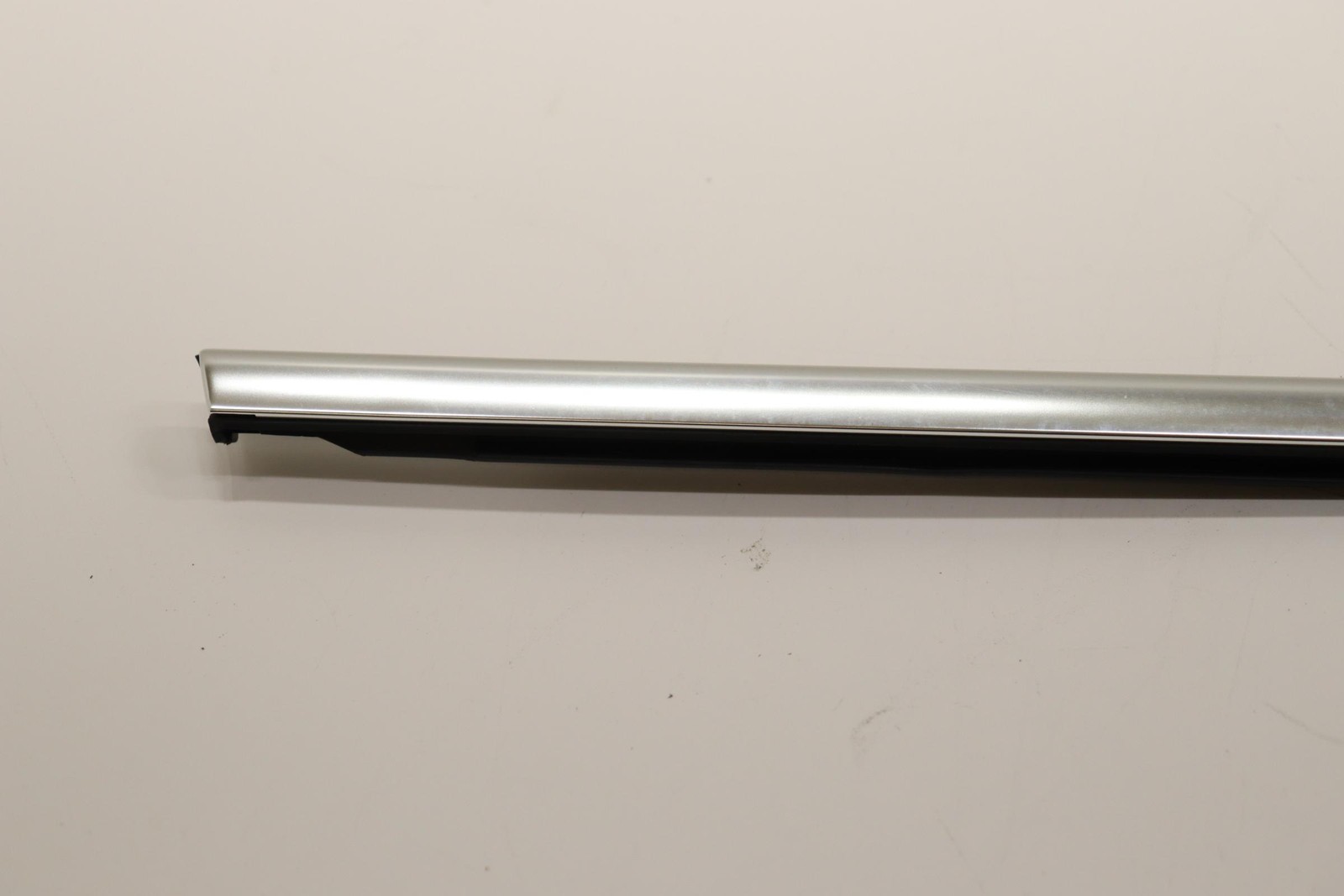 2018 – 2025 ALFA ROMEO STELVIO FRONT RIGHT SIDE DOOR WINDOW BELT MOLDING OEM
