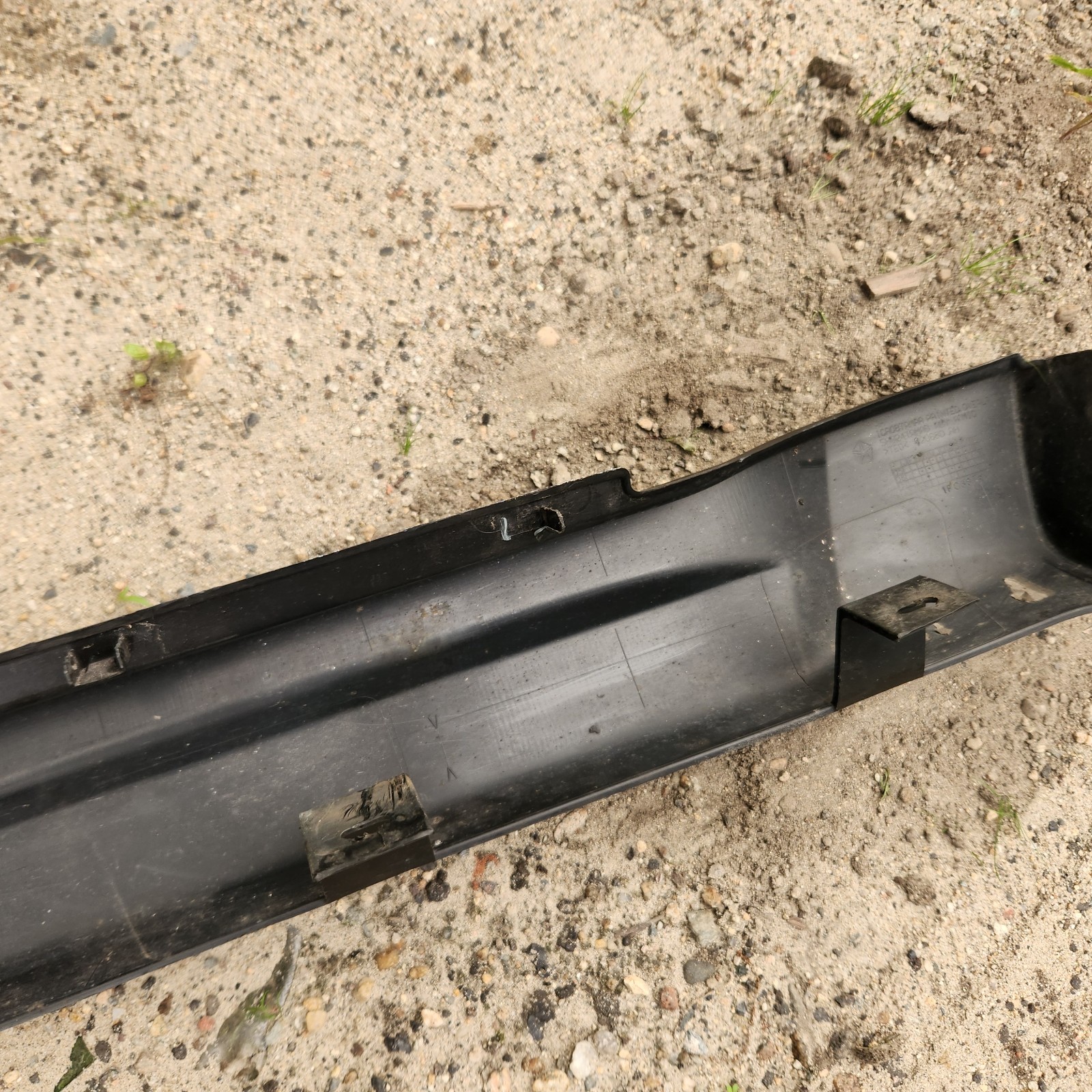 05- 07 Jeep Grand Cherokee Passenger Right Rocker Panel Trim Guard Plastic OEM