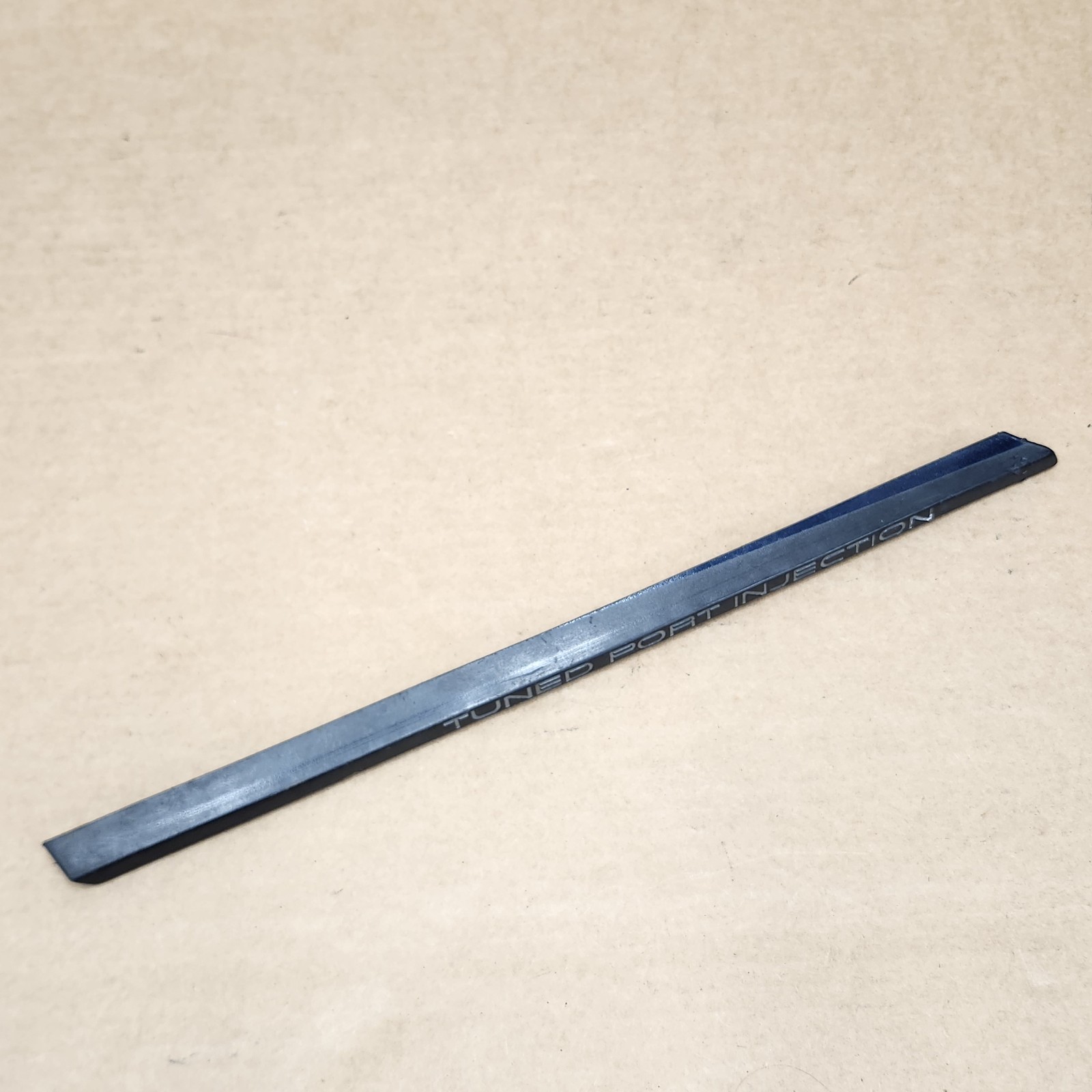 85-90 C4 Corvette LEFT Fender Tune Port Injection Molding Emblem Trim Drivers OE