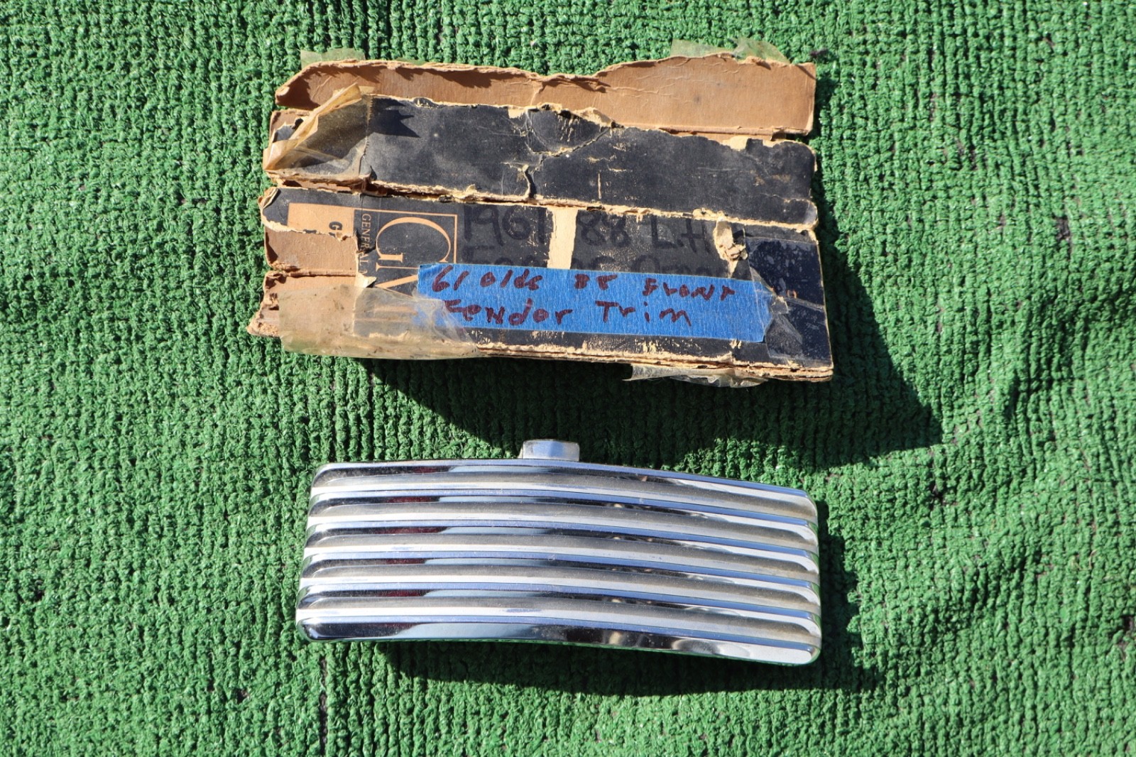 NOS 1961 Oldsmobile 88 front fender trim ornament drivers side 61 Olds