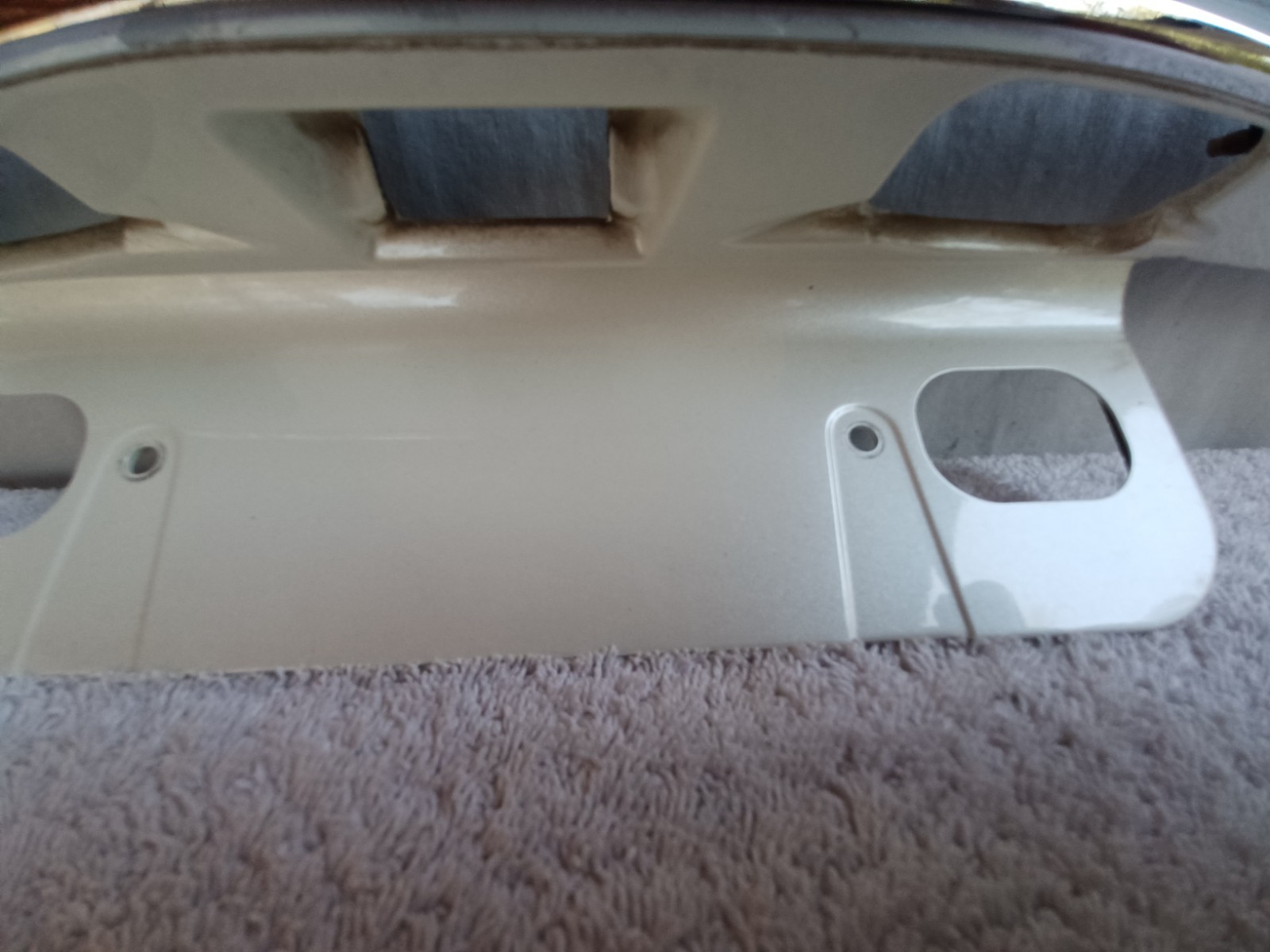 2005-2008 ACURA RL LICENSE GARNISH AND CHROME TRIM PEARL WHITE USED GOOD