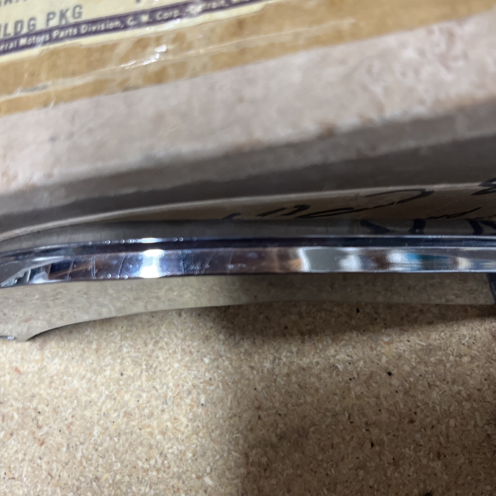 NOS 1973 Oldsmobile Cutlass LH Chrome Bezel Molding GM 231519 / 412031