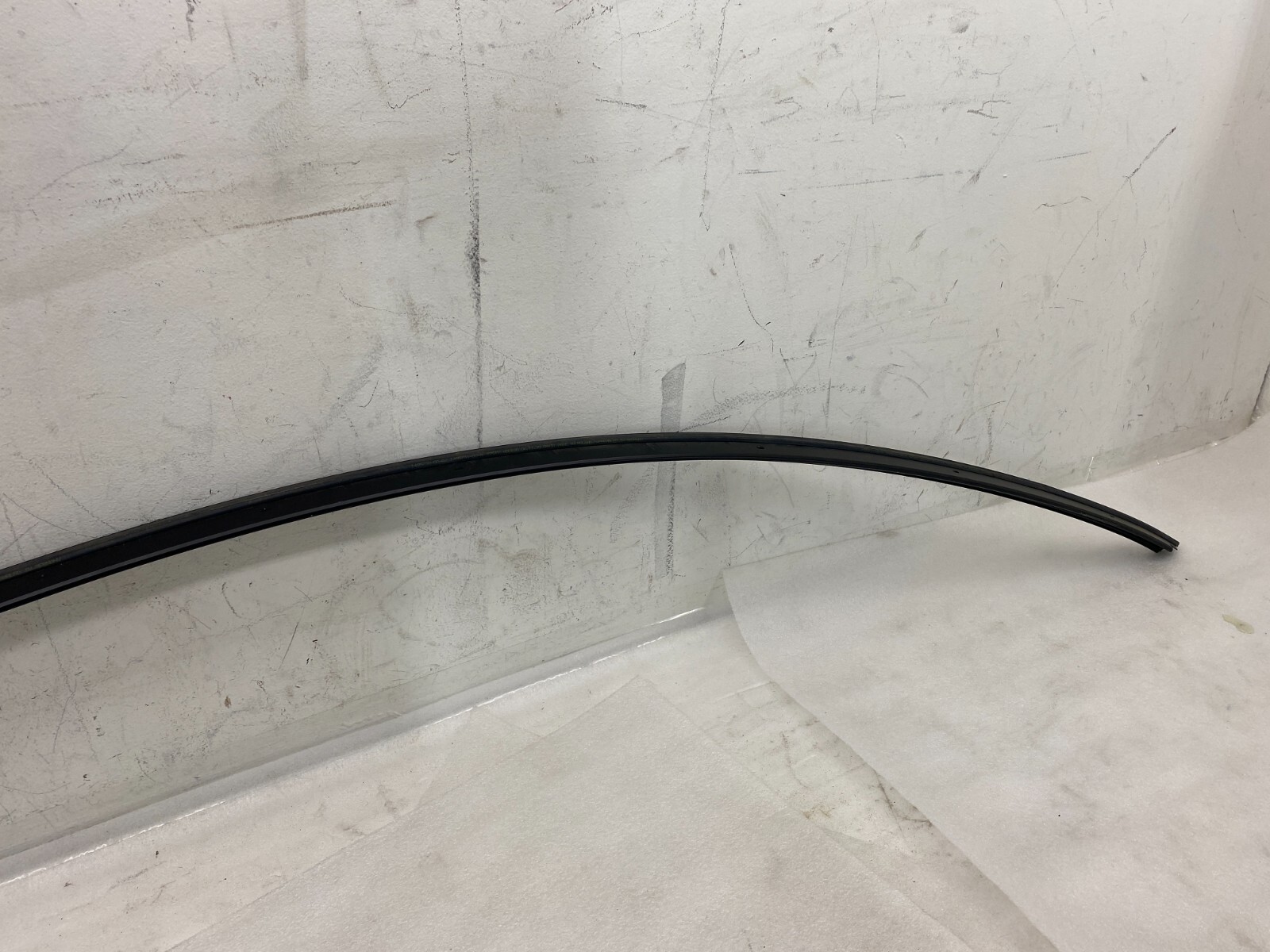 ⭕20-24 Model Y Driver Side Upper Bright Trim Mold Roof Molding Left 1495730-00-A