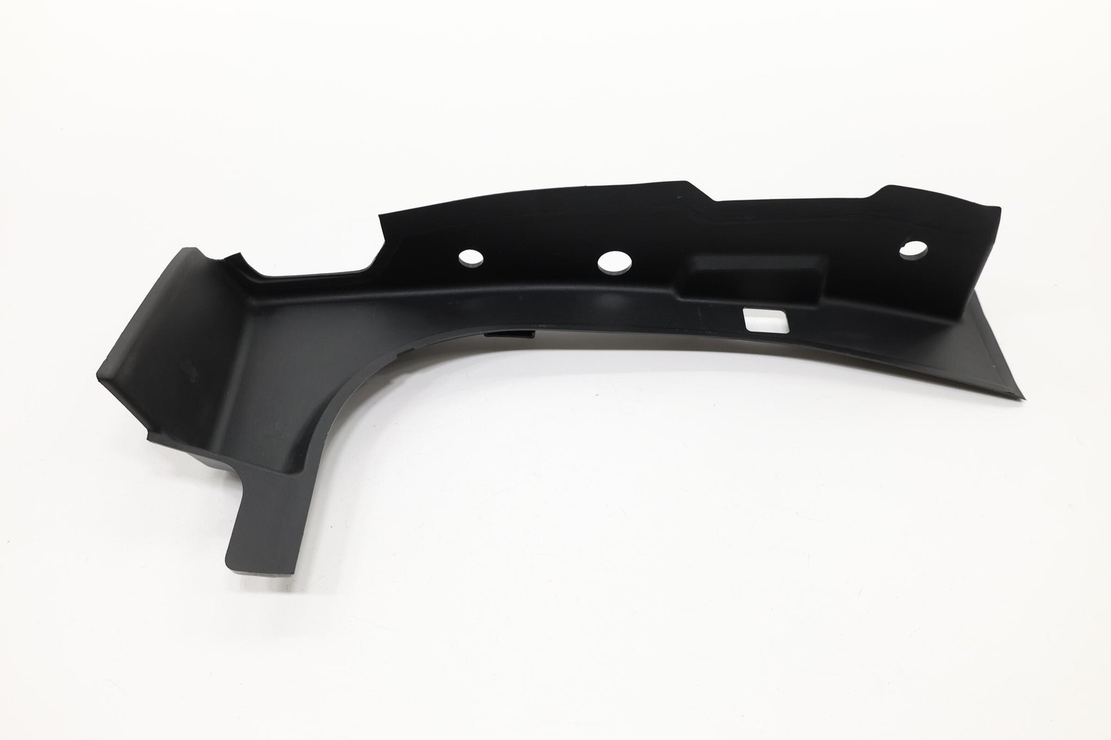 2022 – 2026 RIVIAN R1S REAR TAILGATE LEFT SIDE SEAL TRIM PANEL OEM PT00044301F
