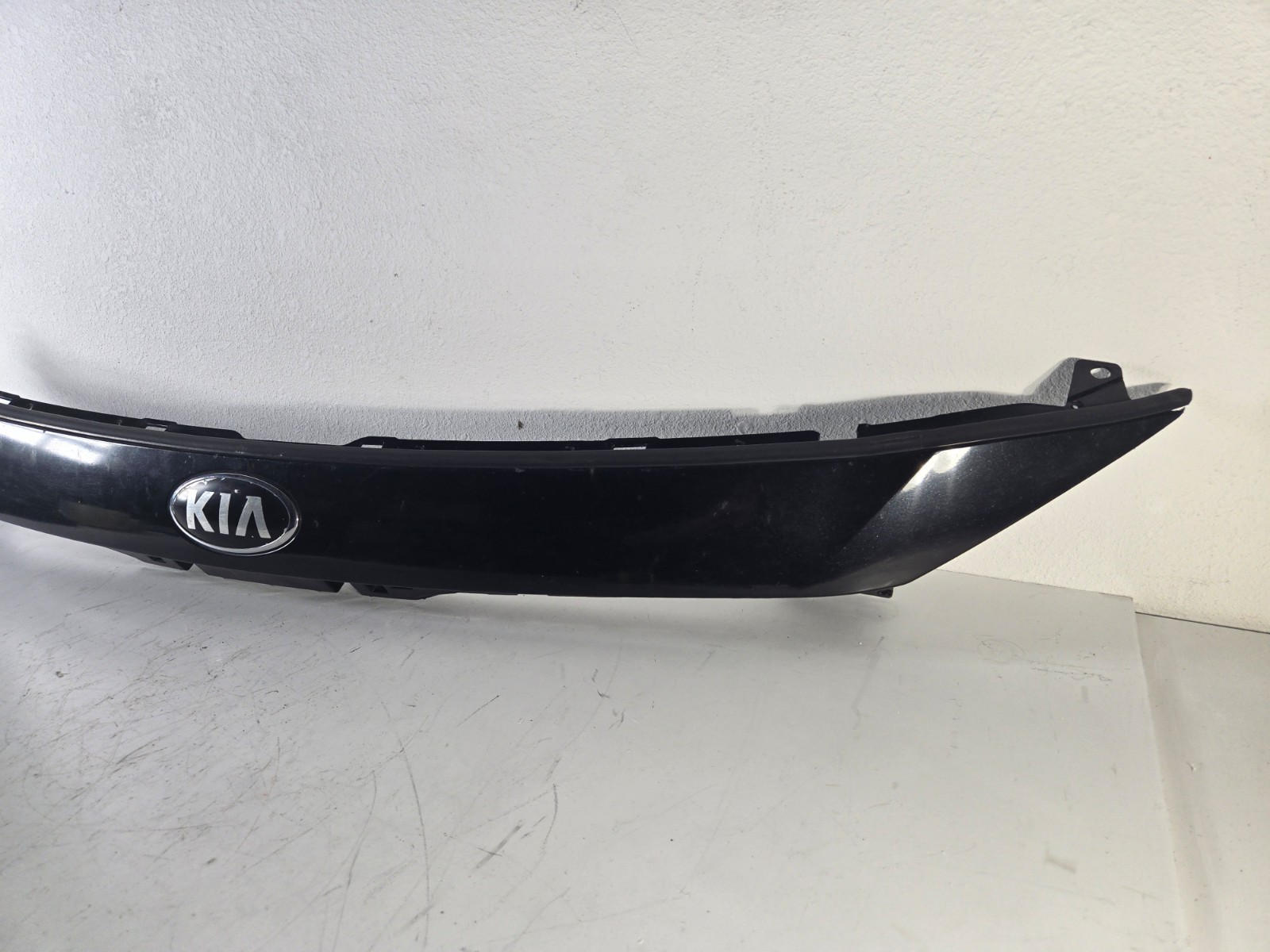 2015 2018 Kia Sedona Front Bumper Upper Grille Molding Trim OEM 86585A9000