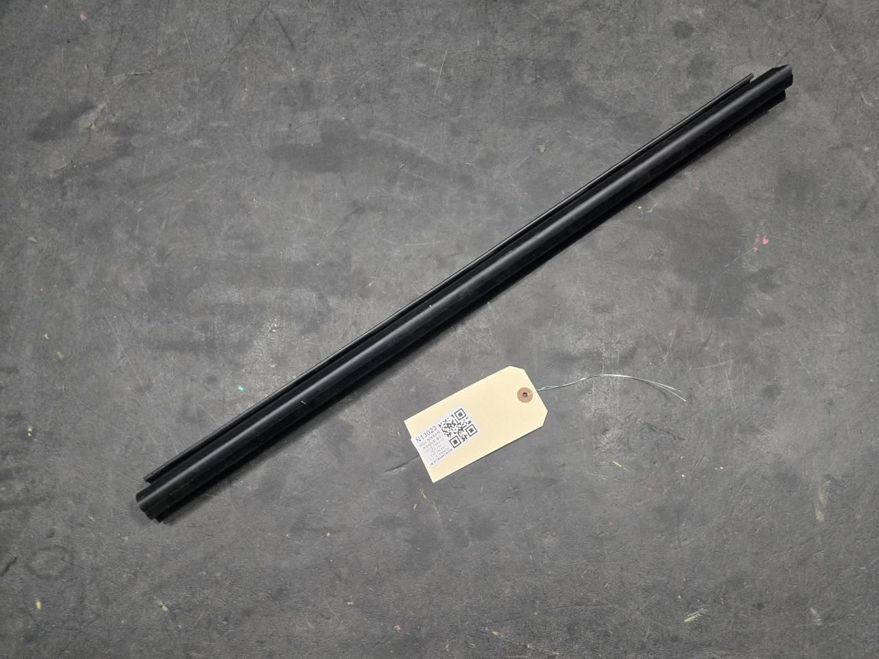 Rear Right Door Window Belt Weatherstrip 2022 Nissan Rogue 82834-6RR0A 2021-2025
