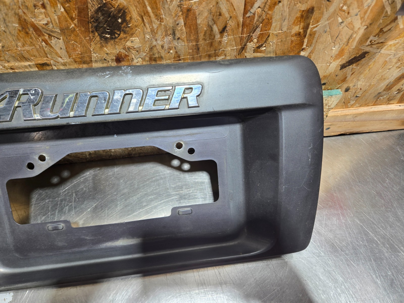 9602 TOYOTA 4RUNNER REAR HATCH LICENSE PLATE BRACKET HOLDER TRIM PANEL GREY OEM