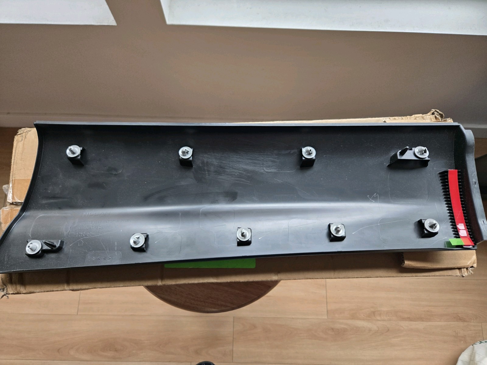 Genuine Nissan OEM Lower Passenger Door Mold 82870-DF30A w/ Weather Seal
