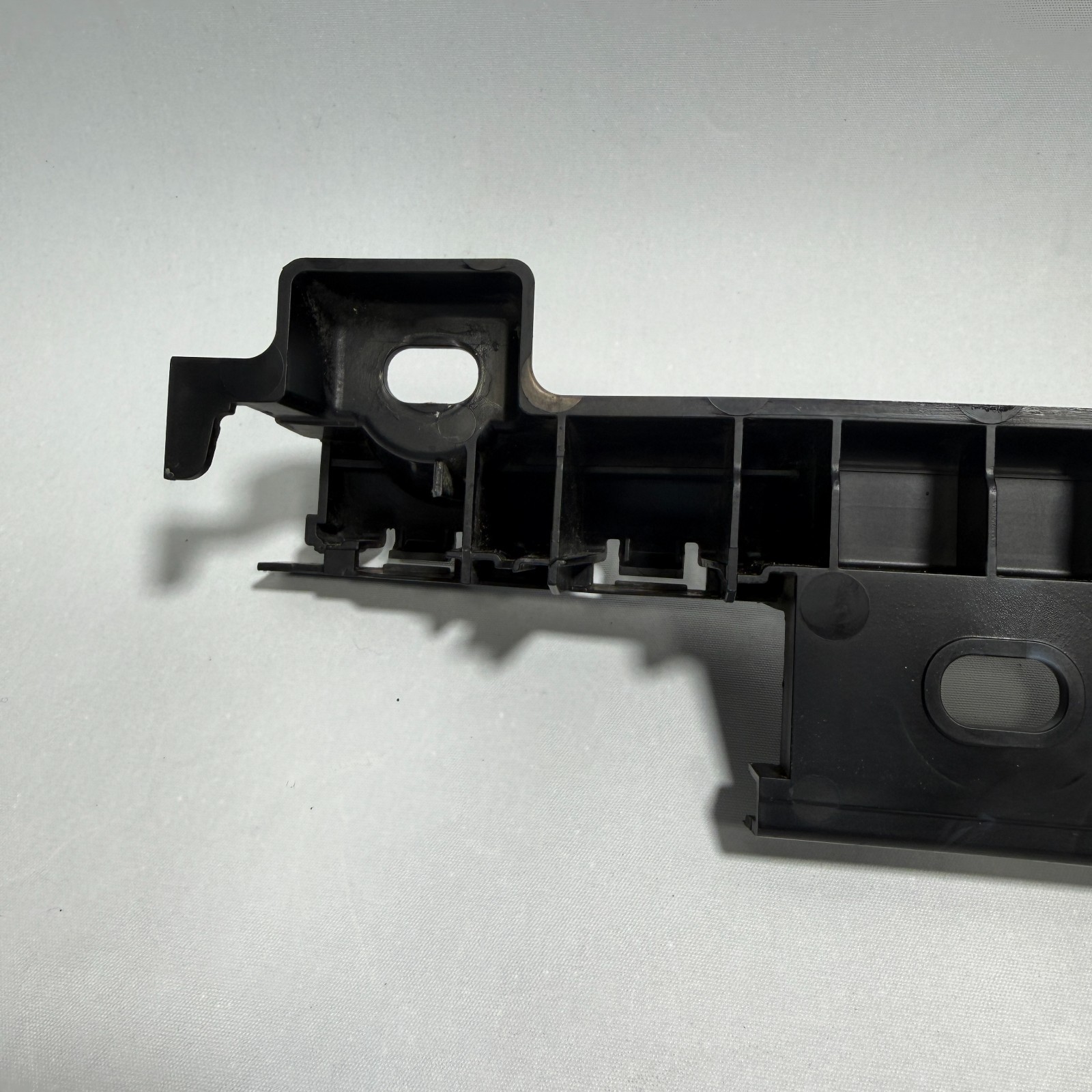 📌 2015-2026 PORSCHE MACAN LEFT SIDE SKIRT ROCKER PANEL BRACKET SET OF 2 OEM