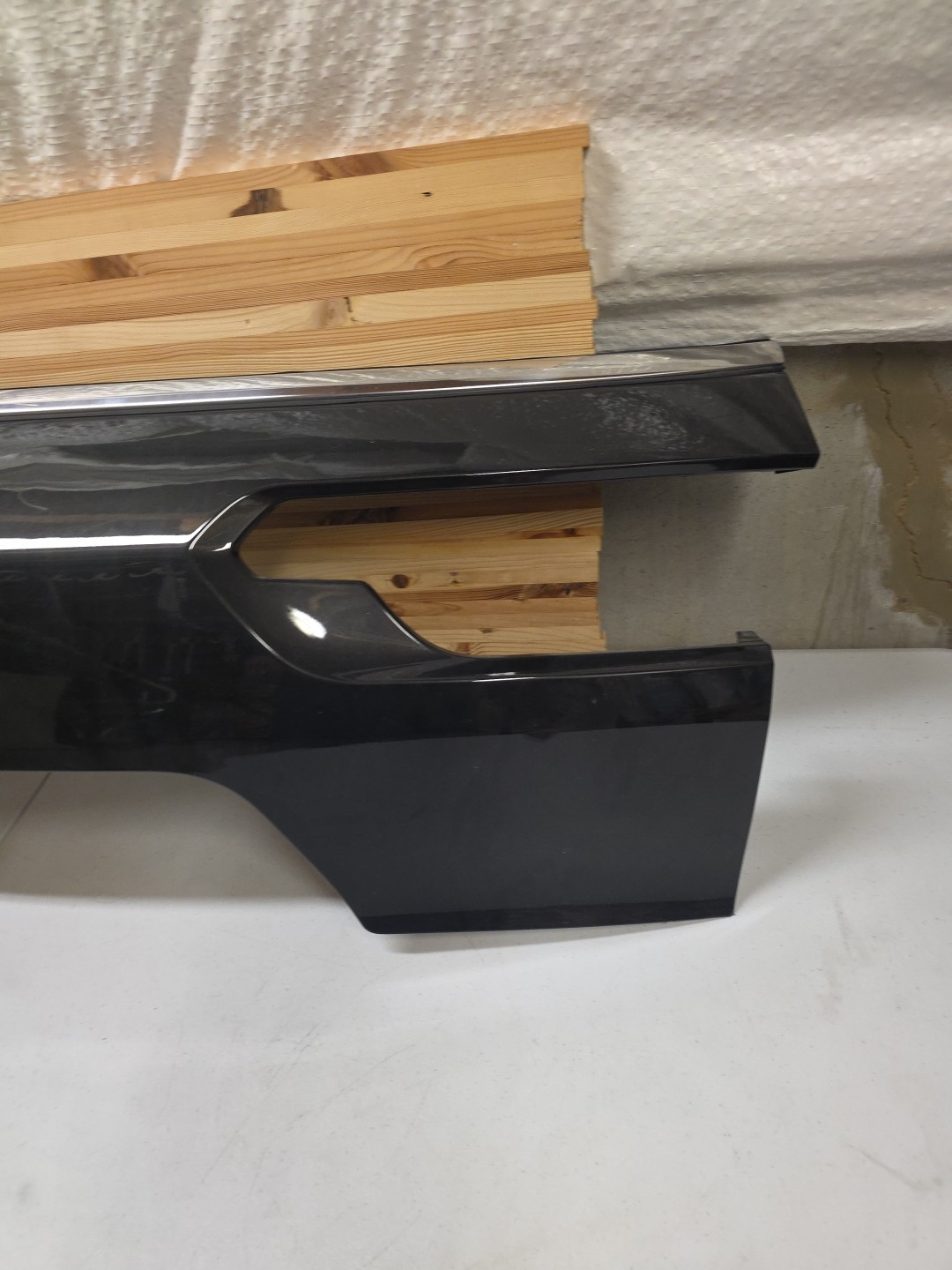 USED 2021-2024 JEEP CHEROKEE L TAILGATE MOLDING PANEL OEM ZBL51TRMAA