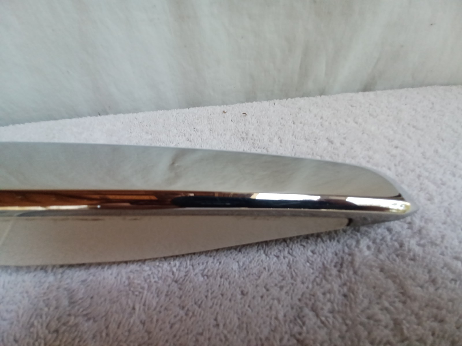 2005-2008 ACURA RL LICENSE GARNISH AND CHROME TRIM PEARL WHITE USED GOOD