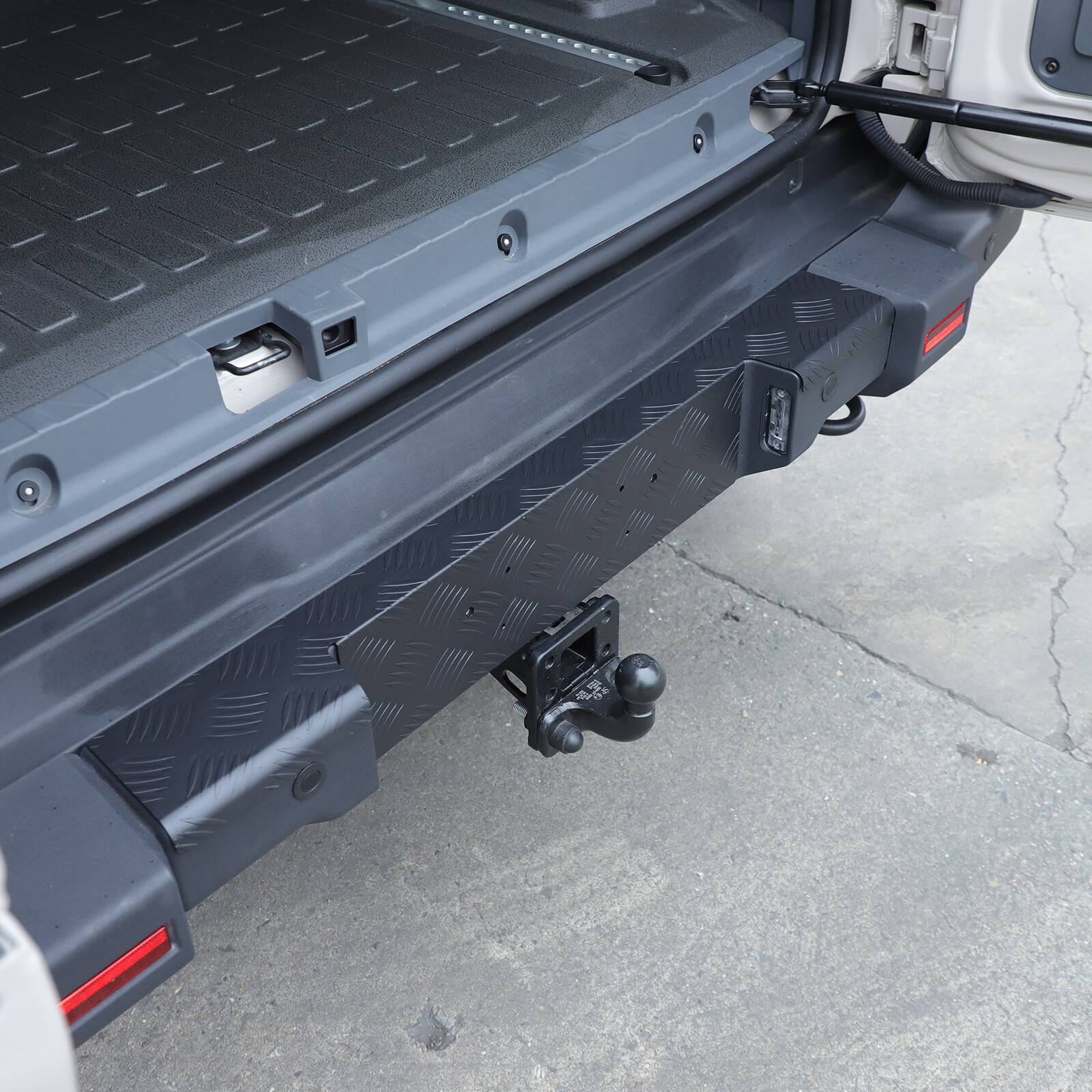Aluminum Alloy Rear Bumper Step Guard Protector For Ineos Grenadier 2022-2025