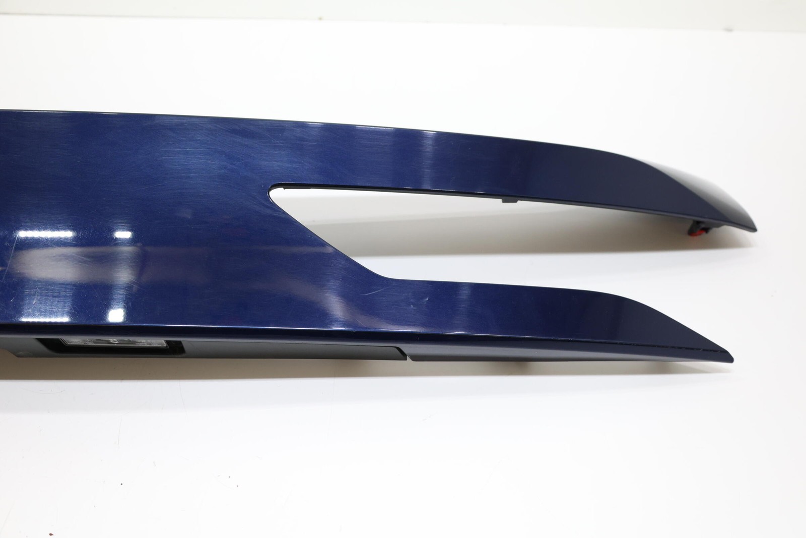2022 – 2025 MITSUBISHI OUTLANDER REAR LIFTGATE MOLDING TRIM PANEL OEM BLUE_D14