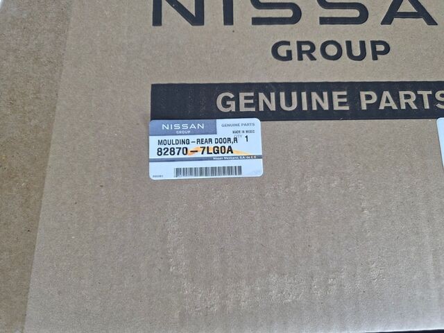 Genuine Nissan Body Side Molding 82870-7LG0A