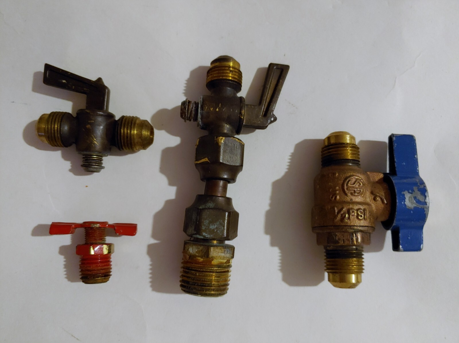 VINTAGE BRASS SHUTOFF VALVE – LOT ( 4 ) as shown – un tested