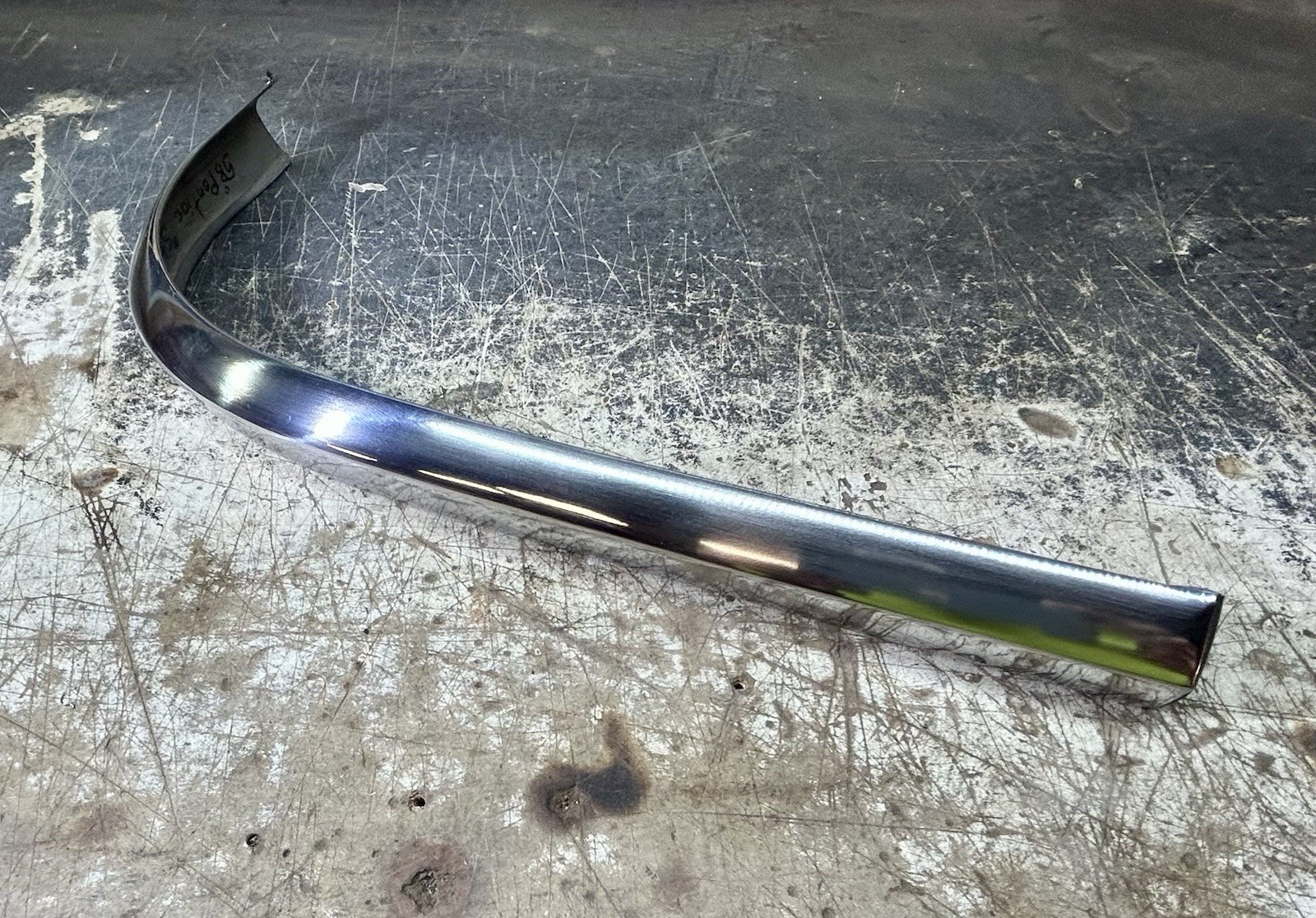 1958 PONTIAC “STAR CHIEF” & “BONNEVILLE” L. REAR 1/4 LOWER WRAPA ROUND TRIM A+