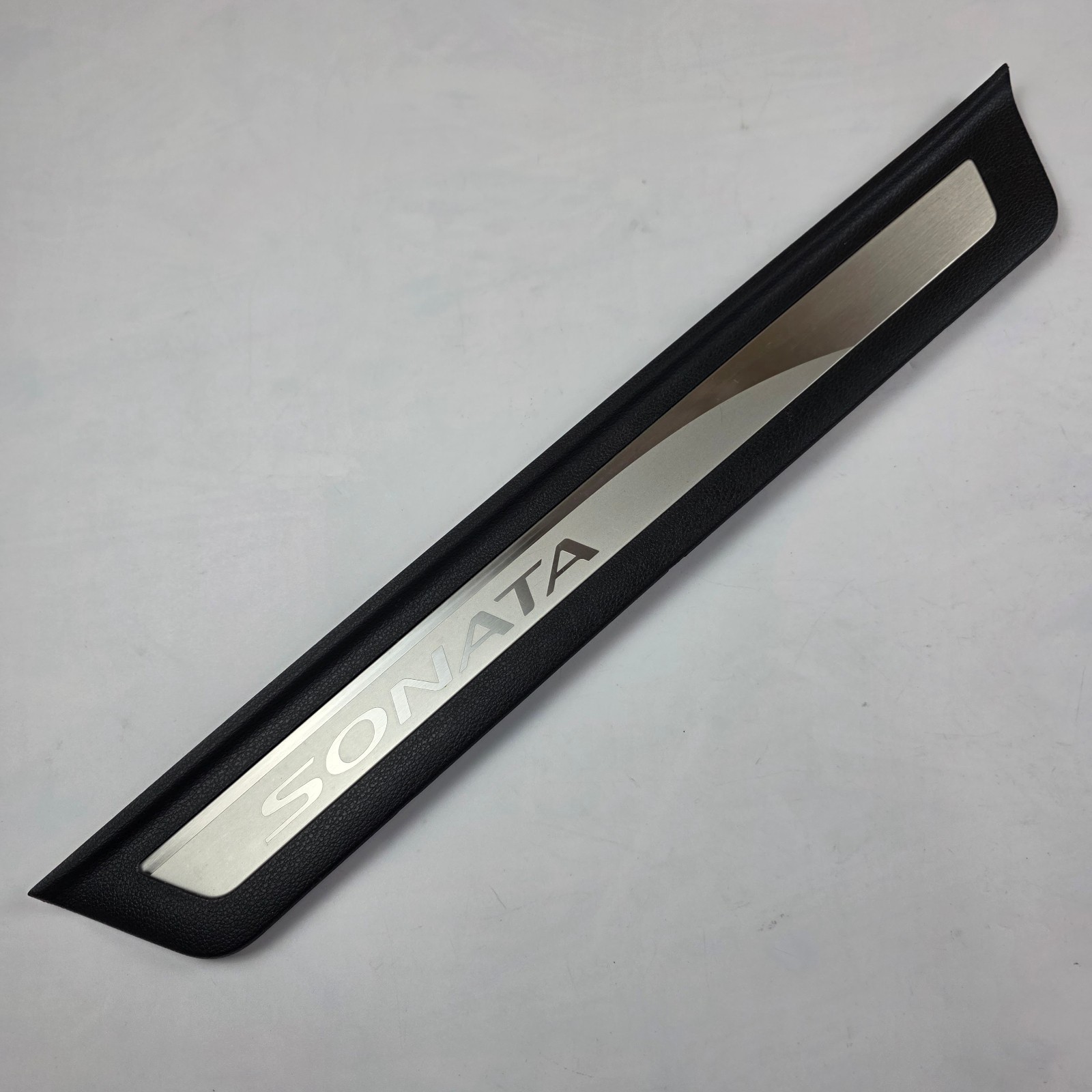 16-19 Hyundai Sonata Front Left Driver Side Inner Door Sill Trim Plate OEM