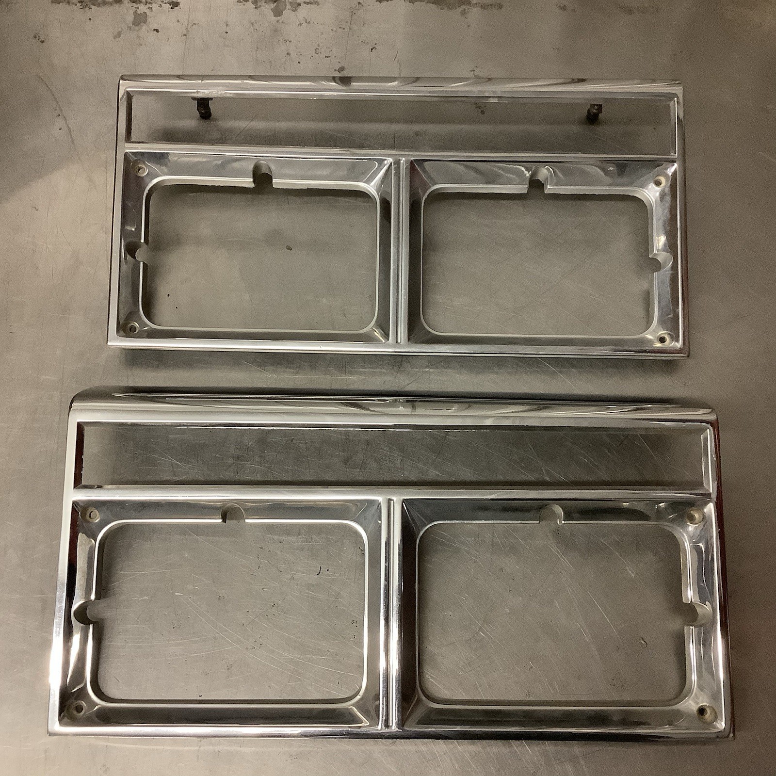 1982-1989 Chrysler 5th Avenue New Yorker Head Lamp Bezel Trim Housing Cover