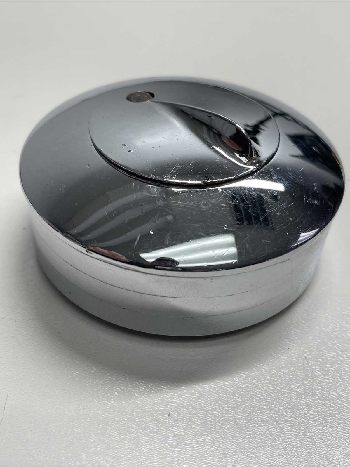 1956 Chevrolet GM Accessory Locking Gas Cap 987347 n3