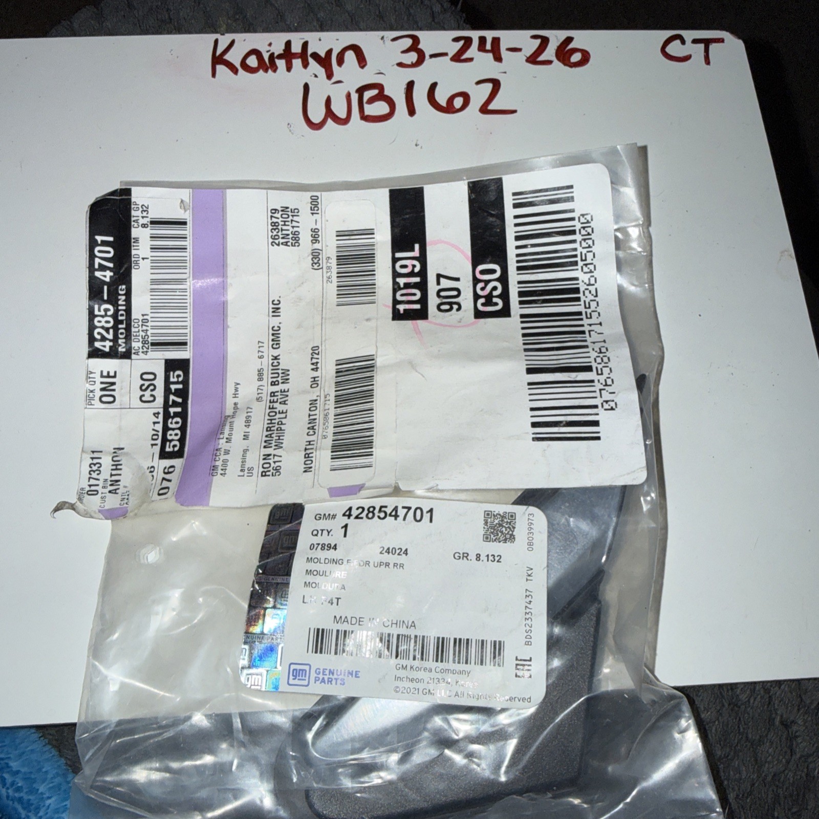 (1) Genuine GM Upper Molding 42854701, Sold Individually
