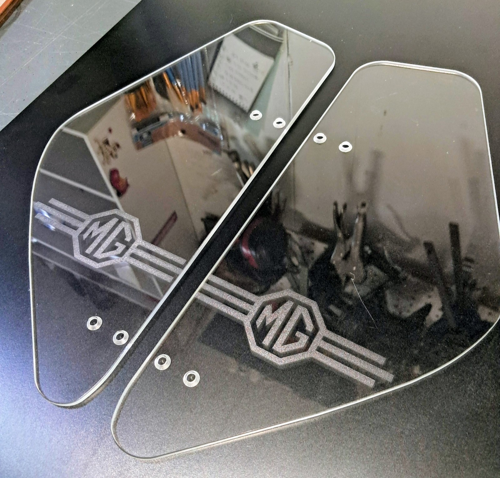 MG MGA 1955-1962 REPLACEMENT WIND WING SET *CLEAR* WITH ENGRAVED MG STRIPE LOGO
