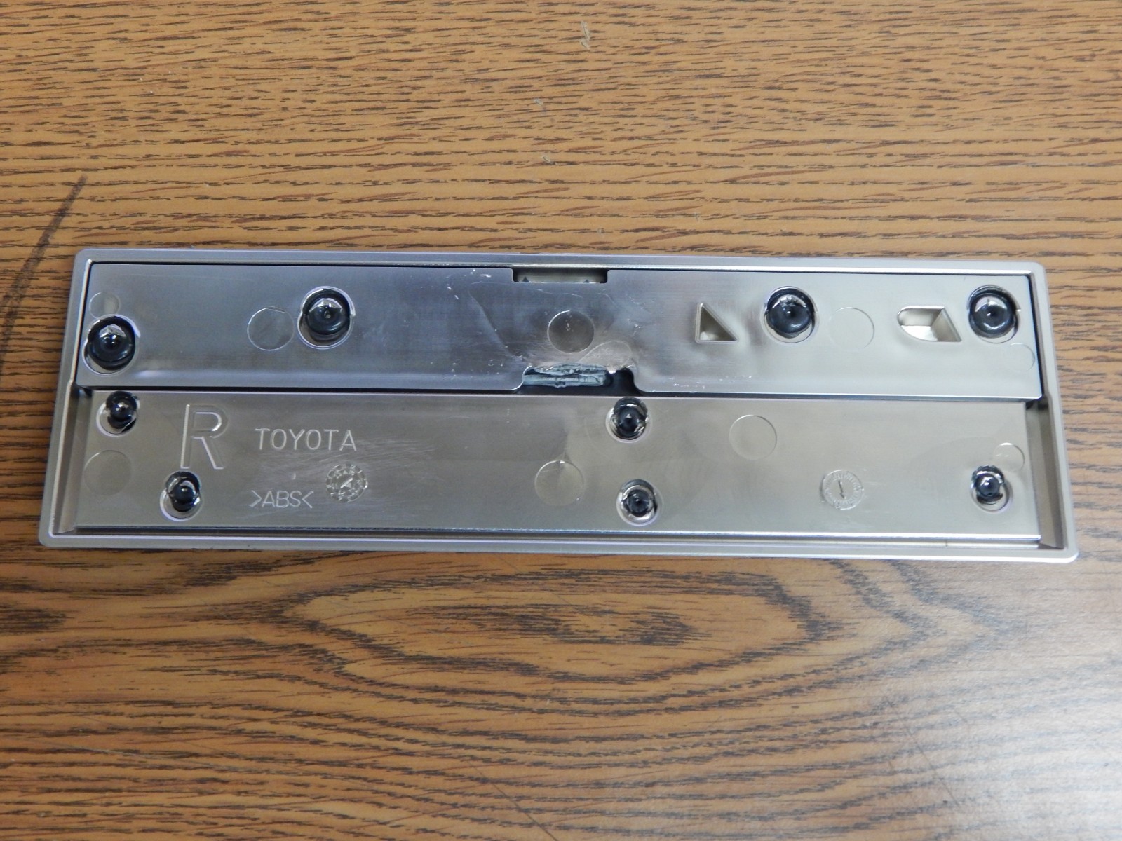 OEM 2013-2021 Toyota Tundra Platinum Right Passenger Side Door Emblem Badge READ