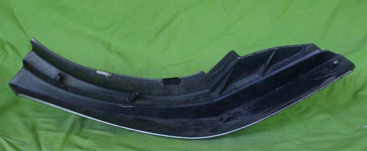 Nissan Maxima Rear RH Tail Light Upper Molding 949600-XX