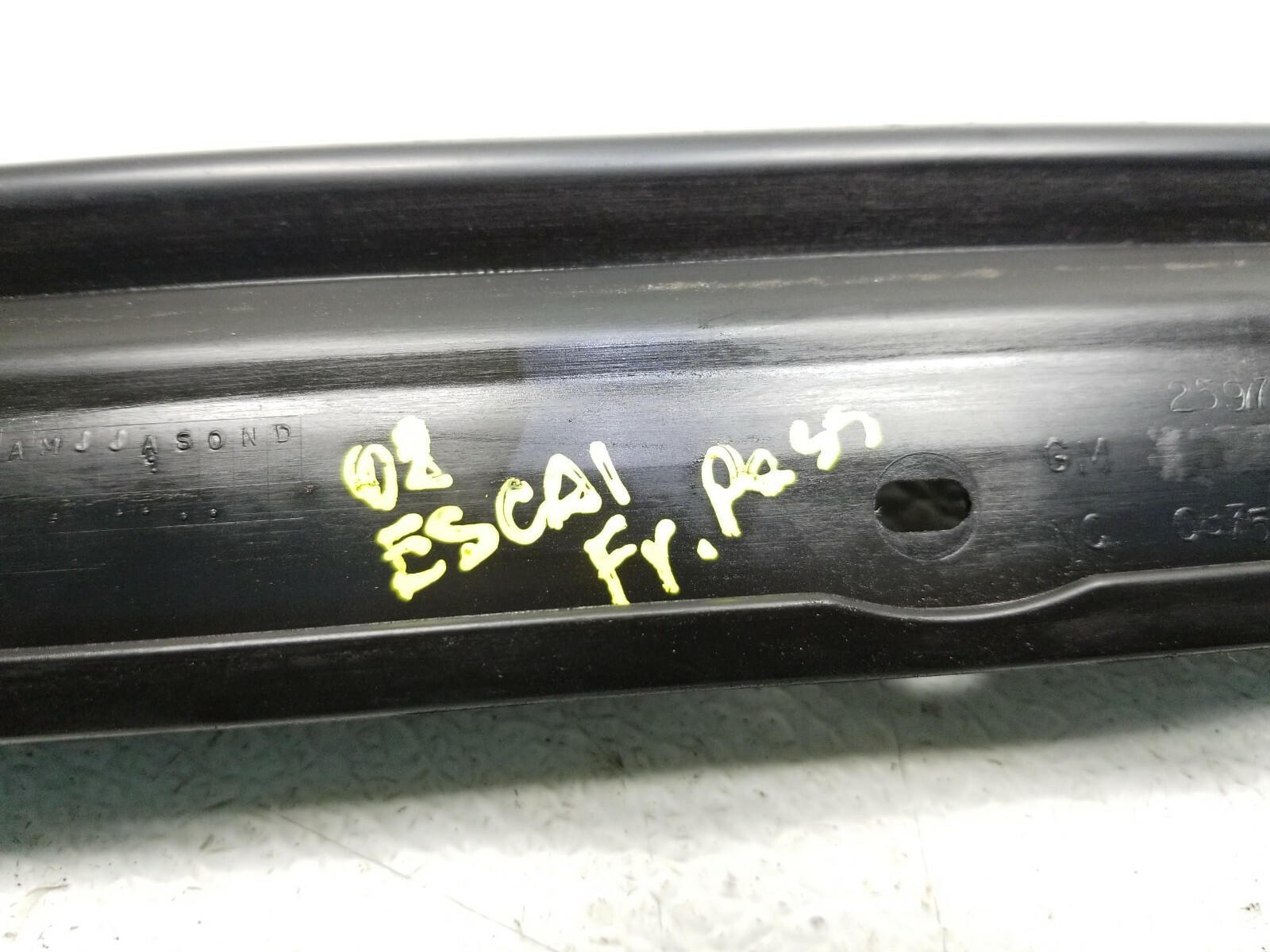 08 09 10 11 12 13 14 ESCALADE FRONT RIGHT PASS DOOR REVEAL MOLDING OEM