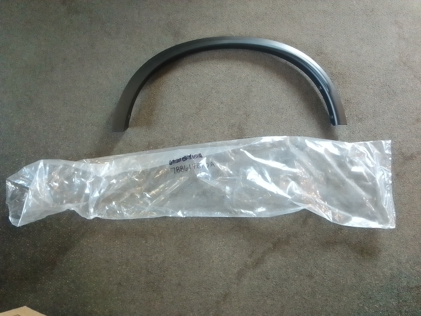 OEM 2014 – 2020 Nissan Rogue Rear Left Wheel Flare Opening Molding 78861-4BA0A