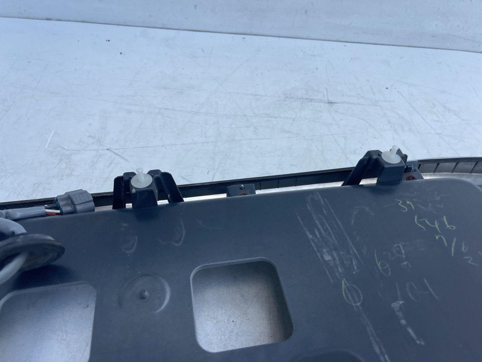 2010-2013 LEXUS GX460 TRUNK LIFTGATE LICENSE PLATE SURROUND TRIM SILVER 1G1 OEM