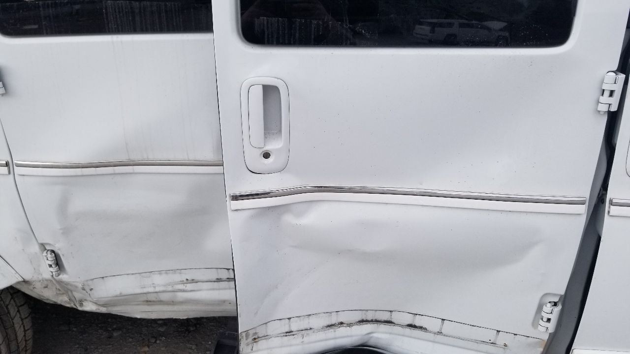 20 GMC SAVANA 2500 EXPLORER LIMITED SE SIDE DOOR UPPER MOULDING SET PAIR WHITE