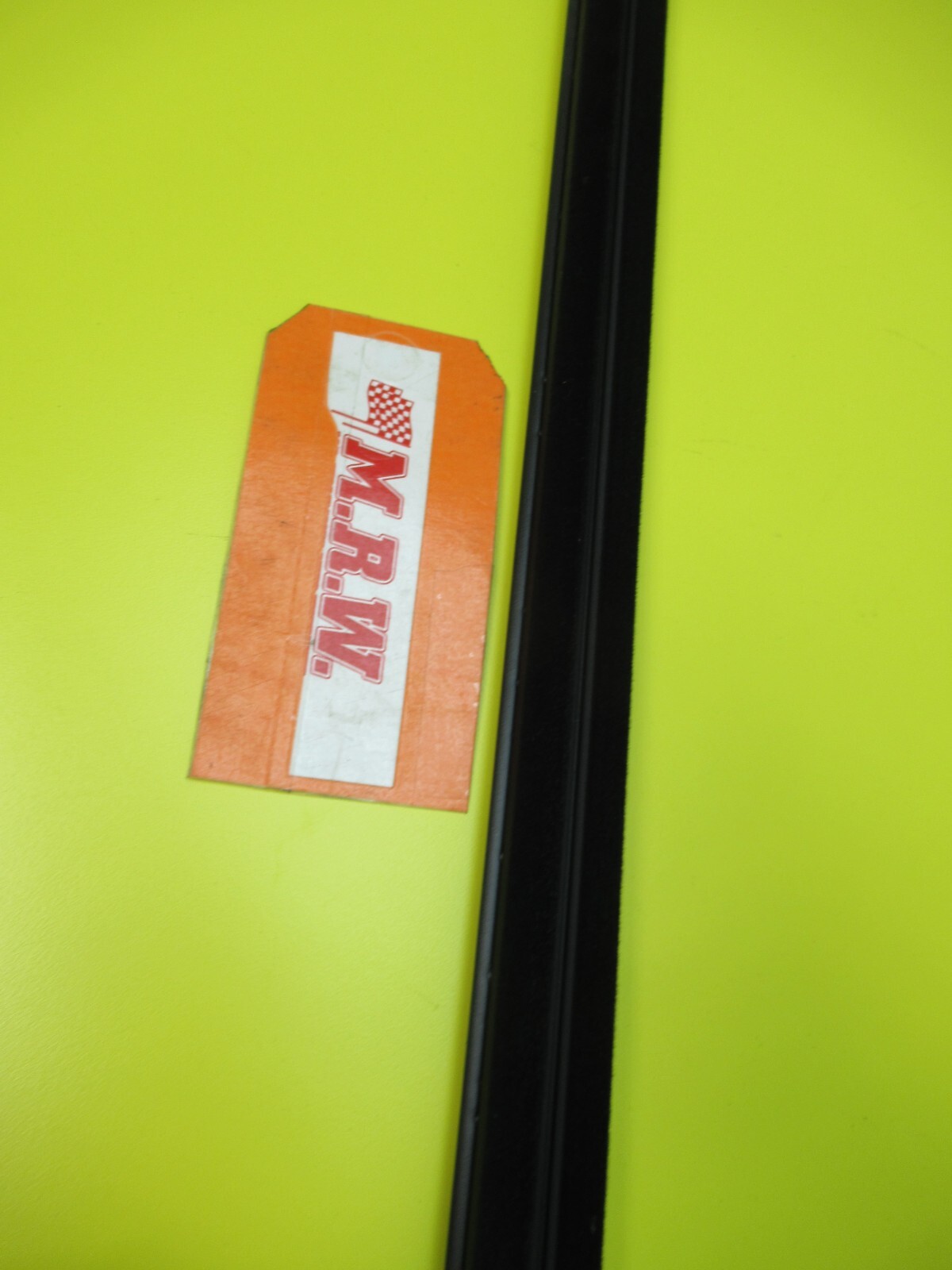 DOOR MOLDING GLASS WINDOW RUBBER SEAL Passenger SIDE FRONT CAR RF MATRIX 09-14