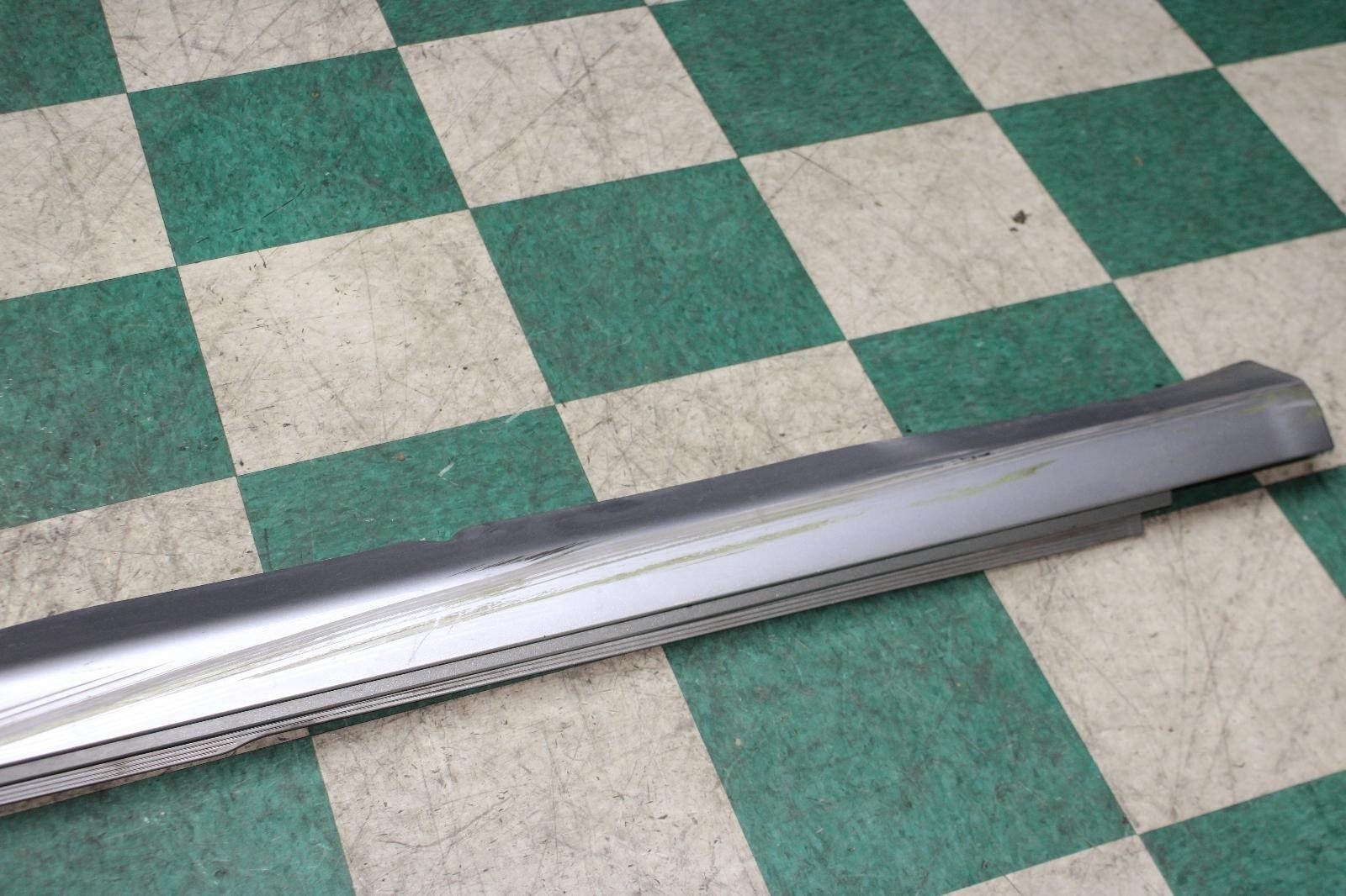 ⚠️DMG⚠️ 11-20 Caravan Silver Passenger Right RH Rocker Molding Side Skirt Panel