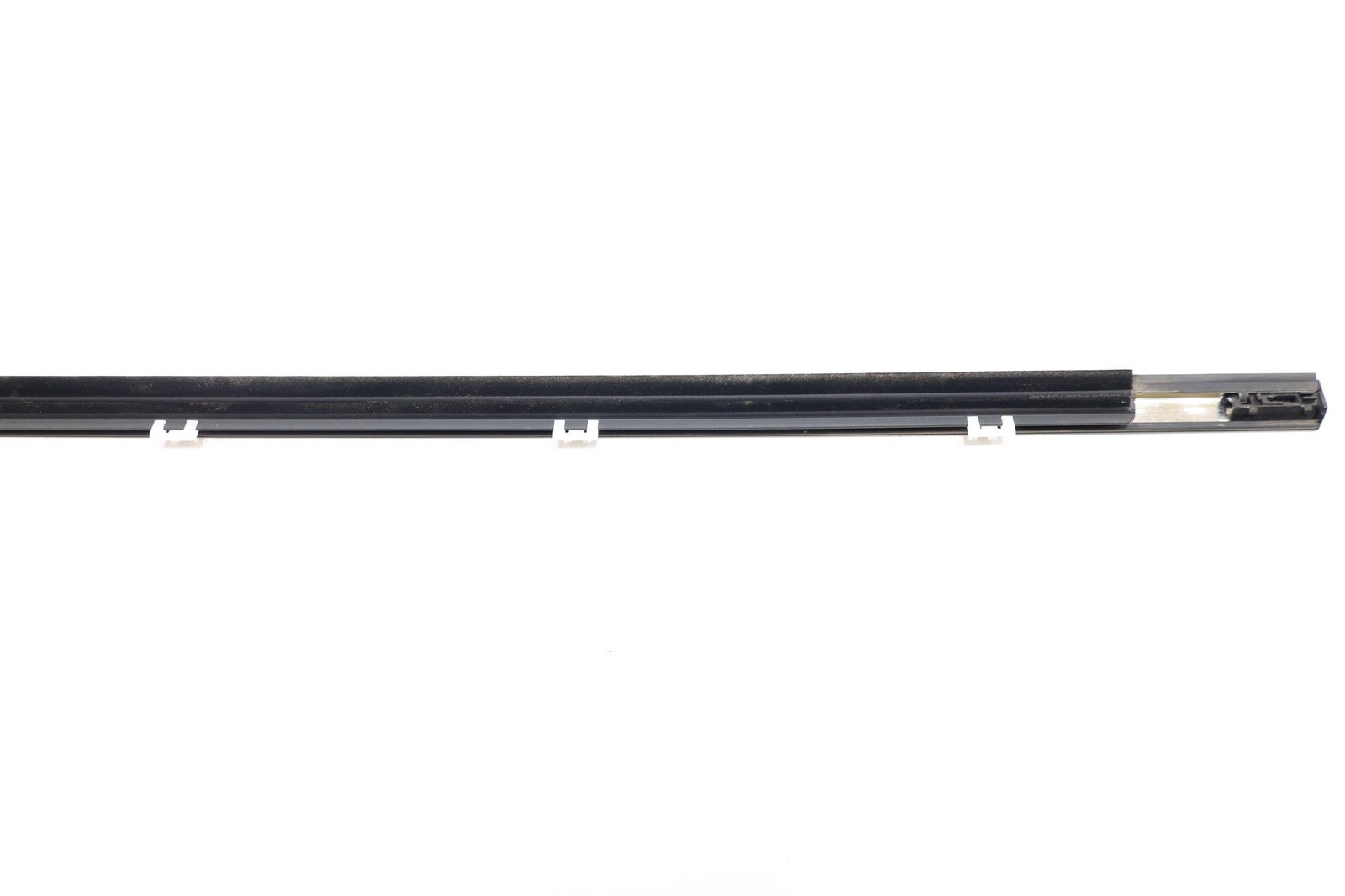 2023 – 2026 KIA SPORTAGE FRONT RIGHT PASSENGER SIDE DOOR WINDOW BELT MOLDING OEM