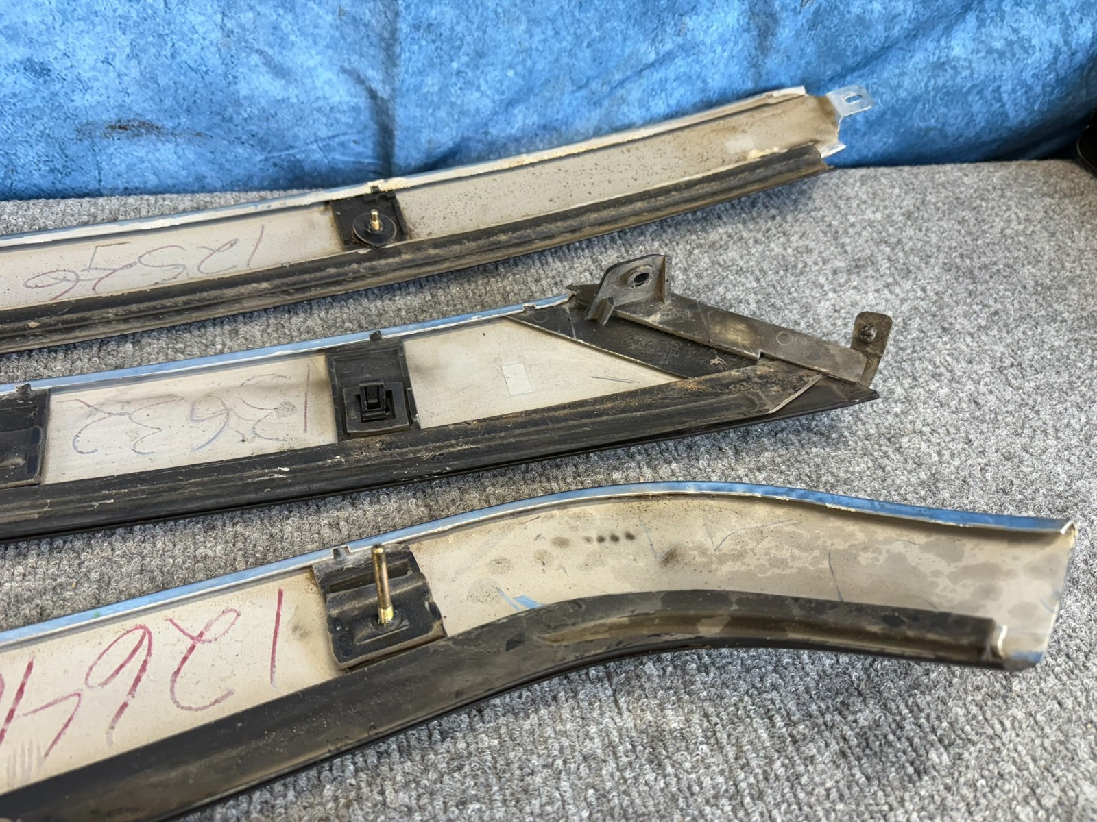 FORD THUNDERBIRD 02-05 RIGHT LEFT CENTER WINDSHIELD CHROME MOULDING TRIM SET OEM