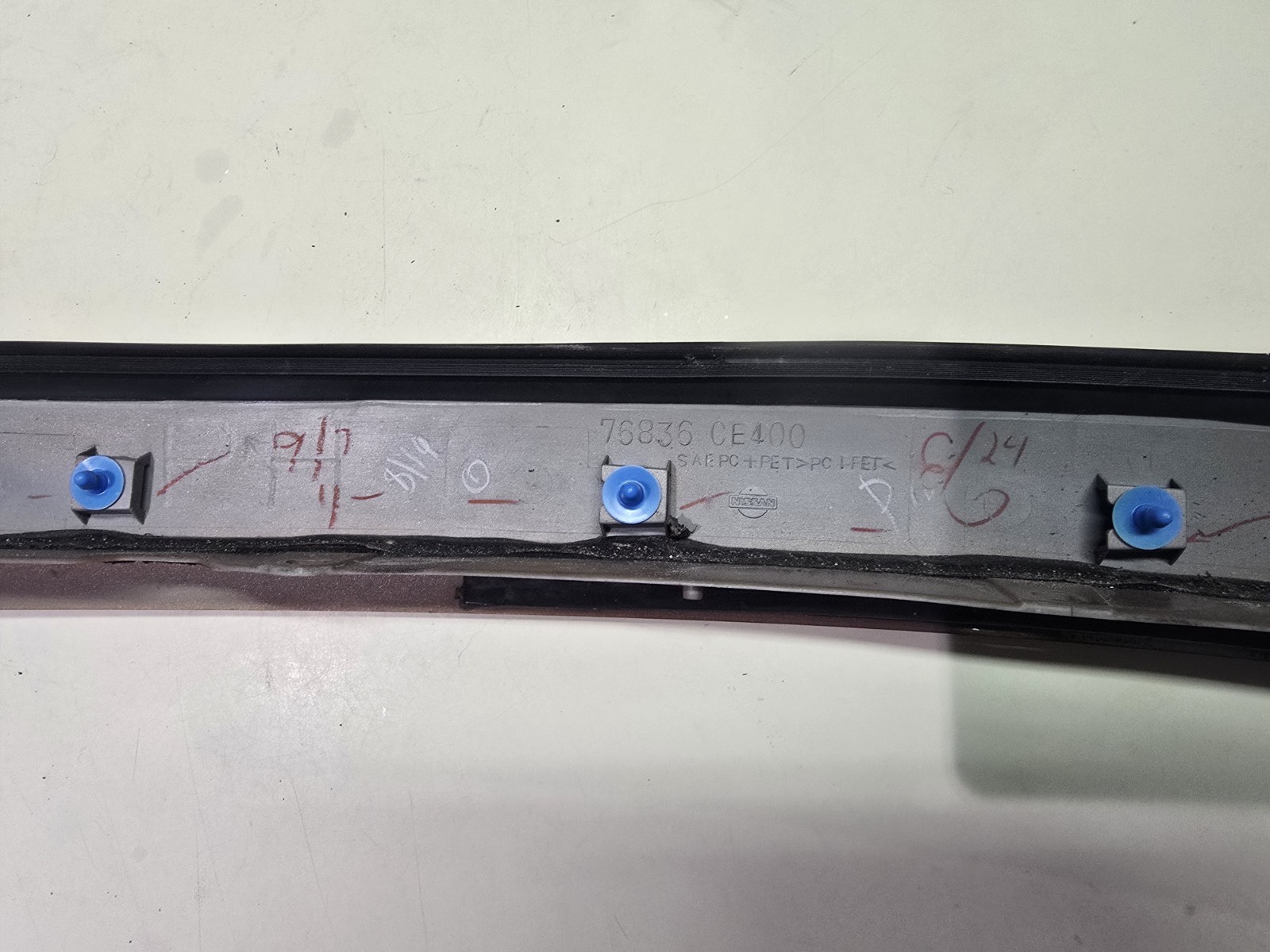 06-09 Nissan 350z CONVERTIBLE passenger Windshield exterior outside Pillar OEM