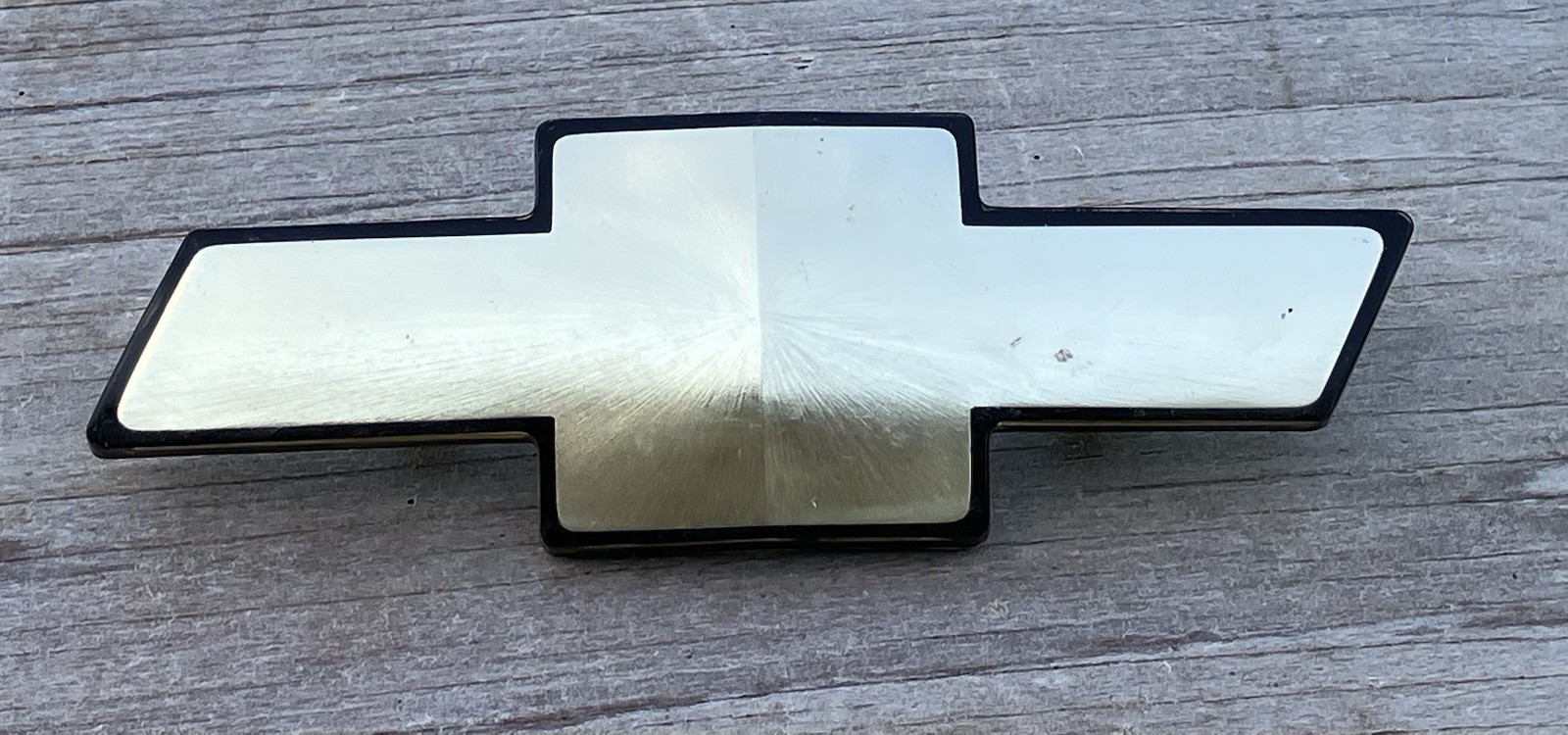 Black Gold Brush Bowtie Grille Emblem SILVERADO TAHOE SUBURBAN 1994-2000 Used