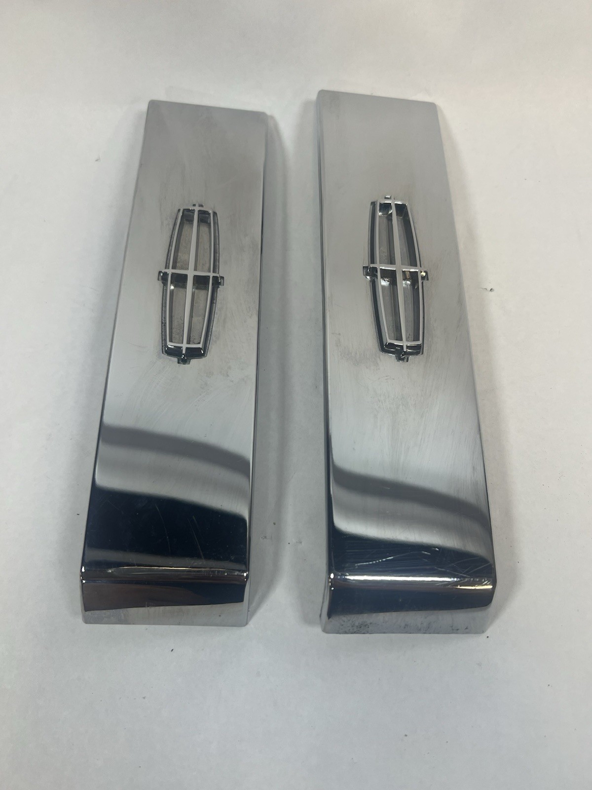 2007-2014 Lincoln Navigator Front Door Inner Emblem Plate Right & Left OEM