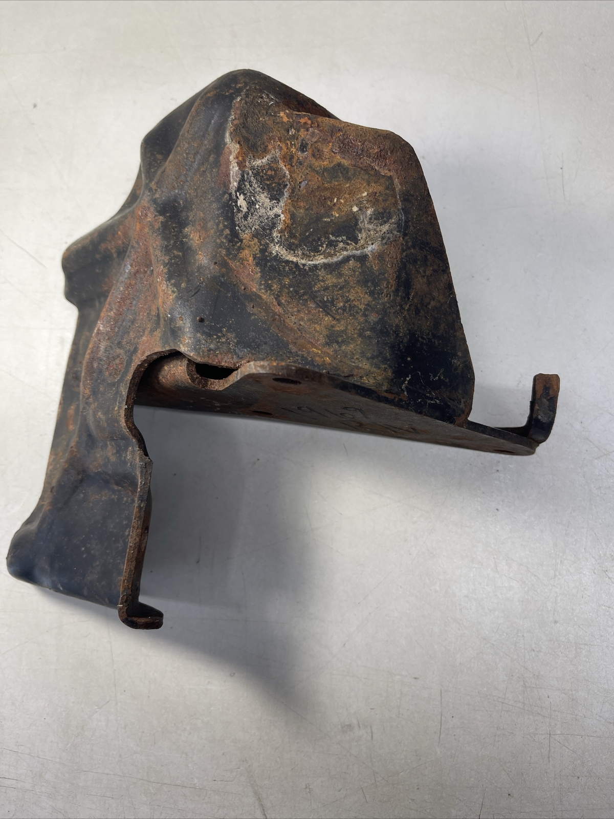 1969 Buick Riviera Front Engine Bracket Alternator AC￼ f2