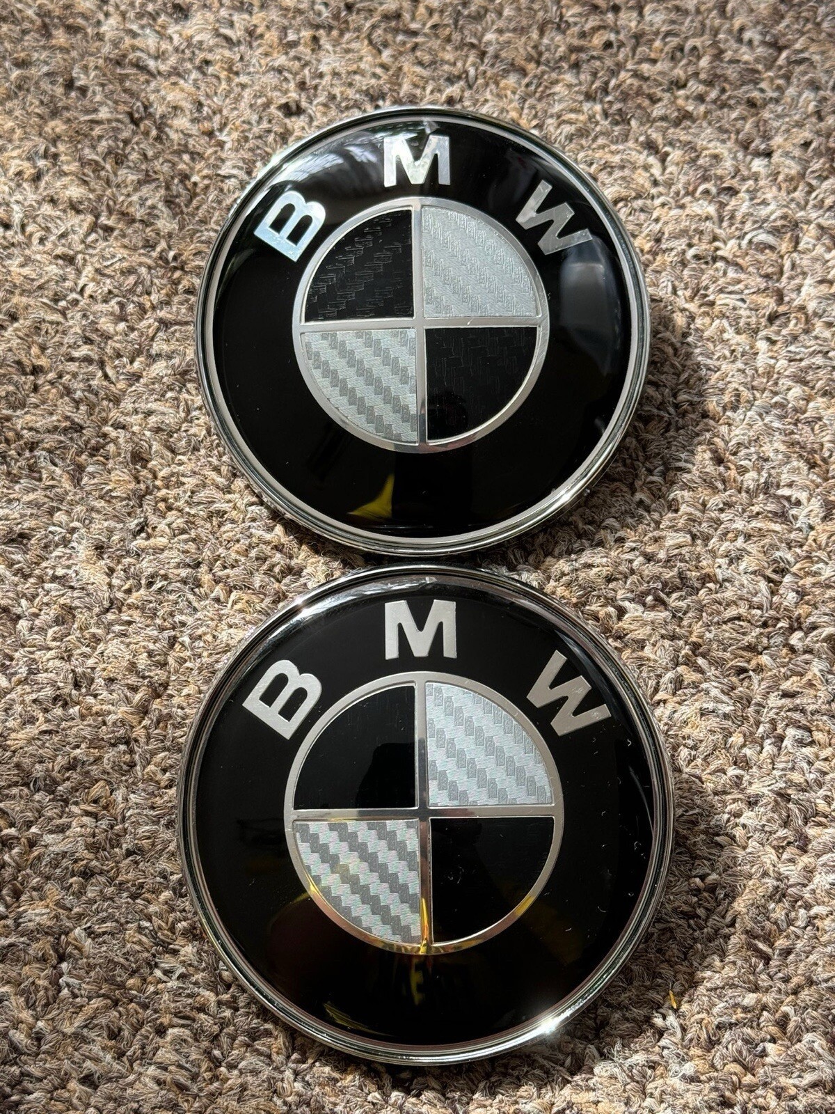 🚀2pcs Front Hood 82mm Rear Trunk 74mm Emblem Fit For BMW Black & Carbon 2 Pin