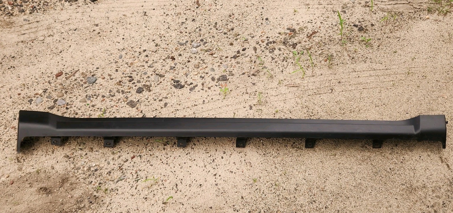 05- 07 Jeep Grand Cherokee Passenger Right Rocker Panel Trim Guard Plastic OEM