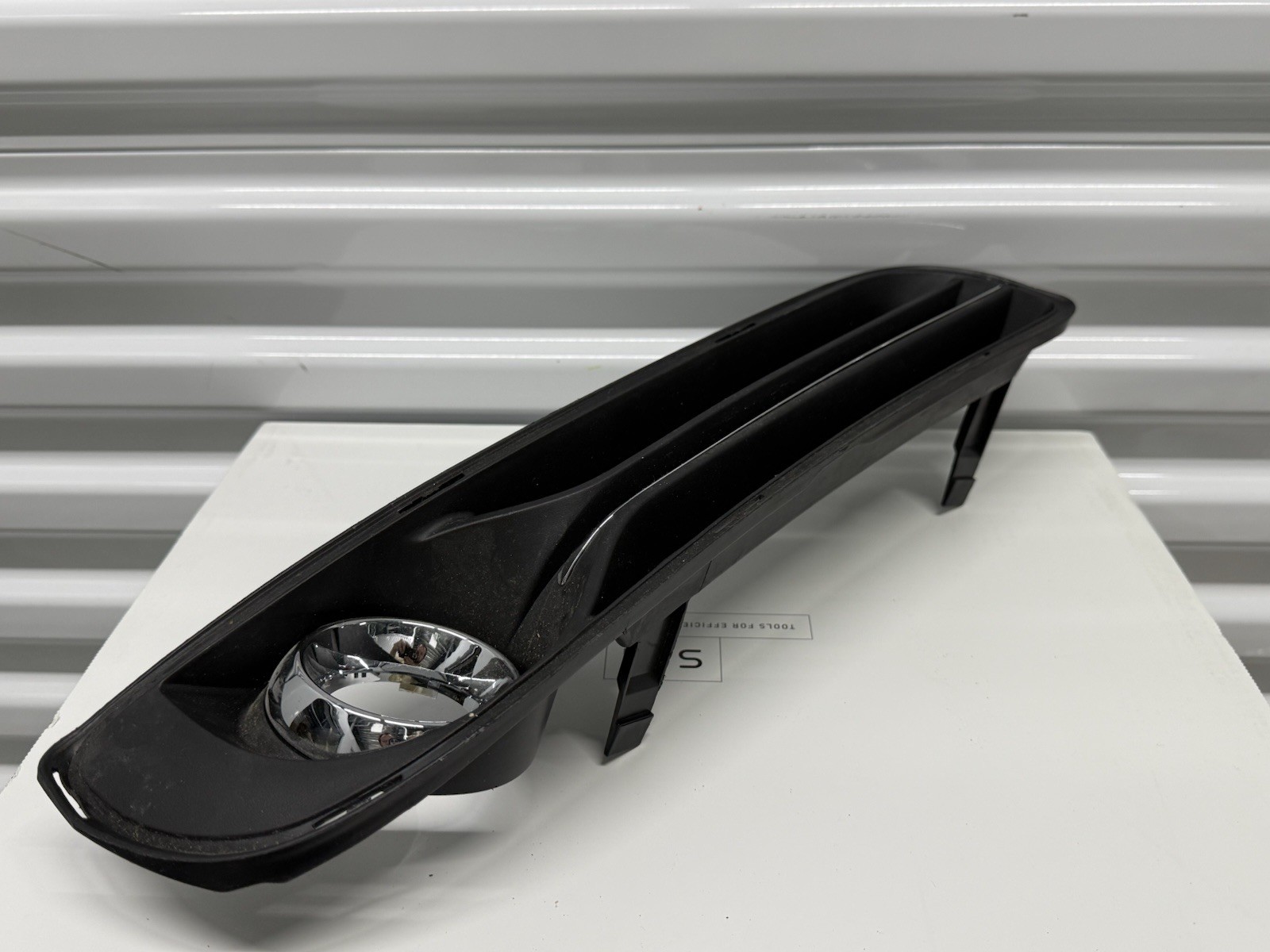 Front Right Fog Light Bezel Polypropylene & ABS Plastic Chrysler 300 Limited