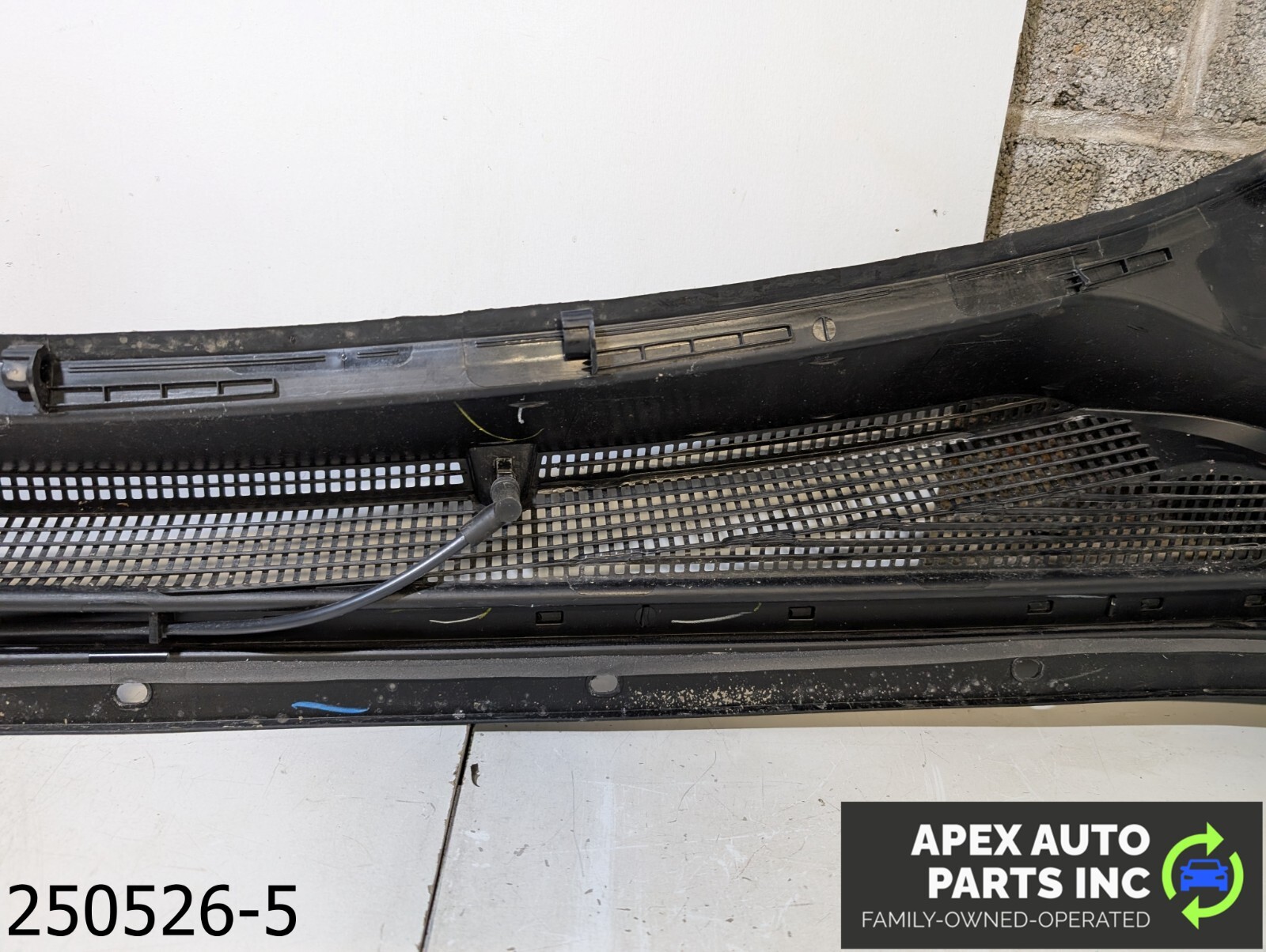 OEM 2019-2025 Chevrolet Malibu FRONT WINDSHIELD WIPER COWL PANEL COVER GRILLE