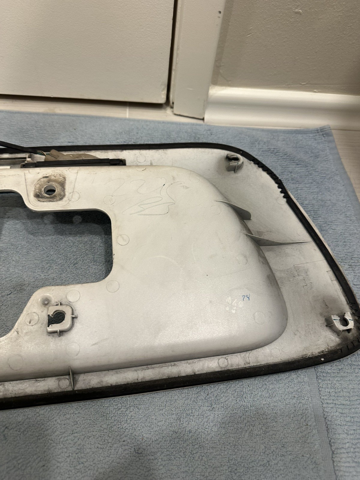 2001 – 2007 Toyota Sequoia Rear Lift Gate Hatch License Plate Trim White OEM