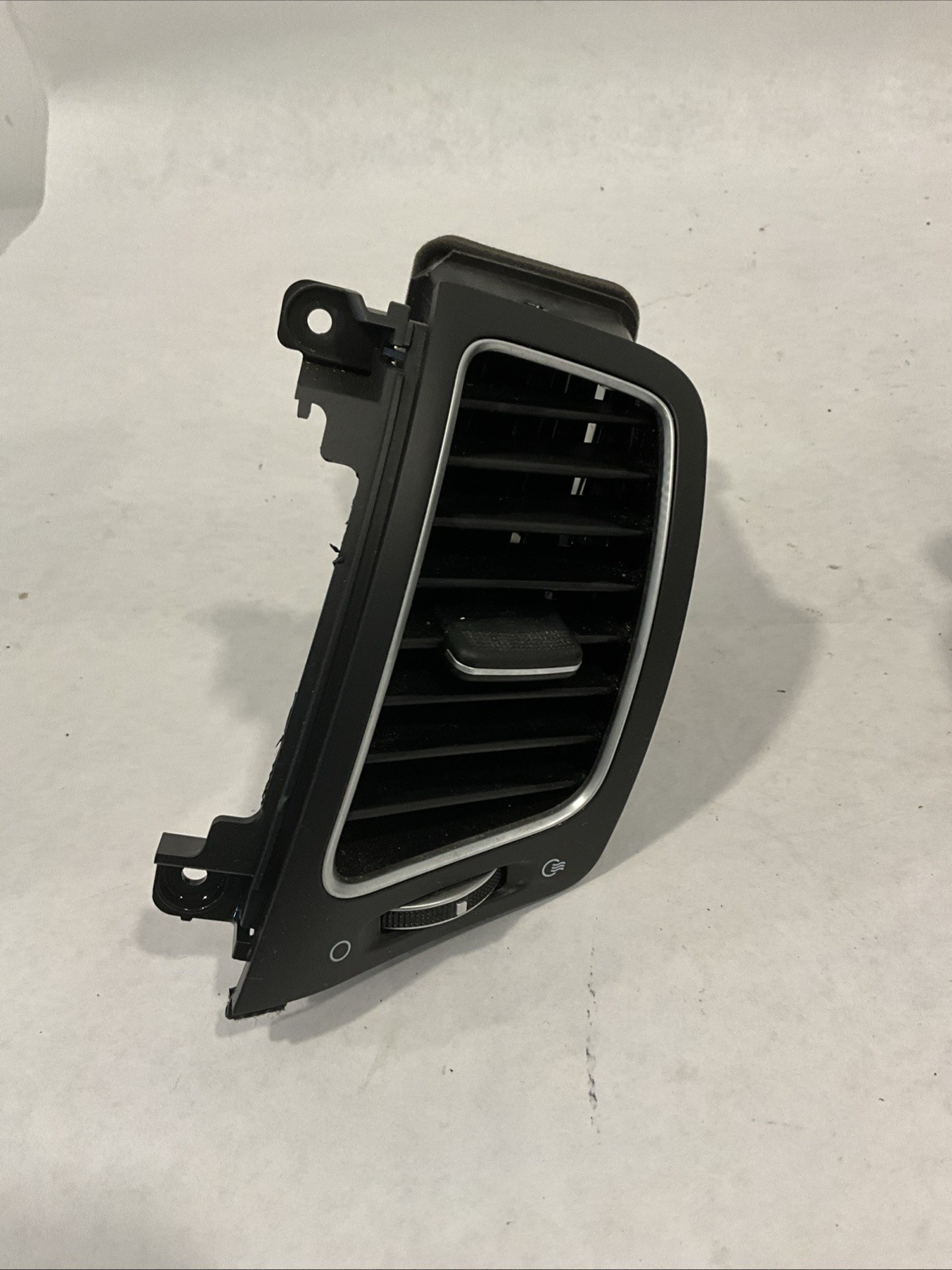 2014 Kia Sorento Dash Vents Set of 4 Assembly Black and Silver Tested OEM