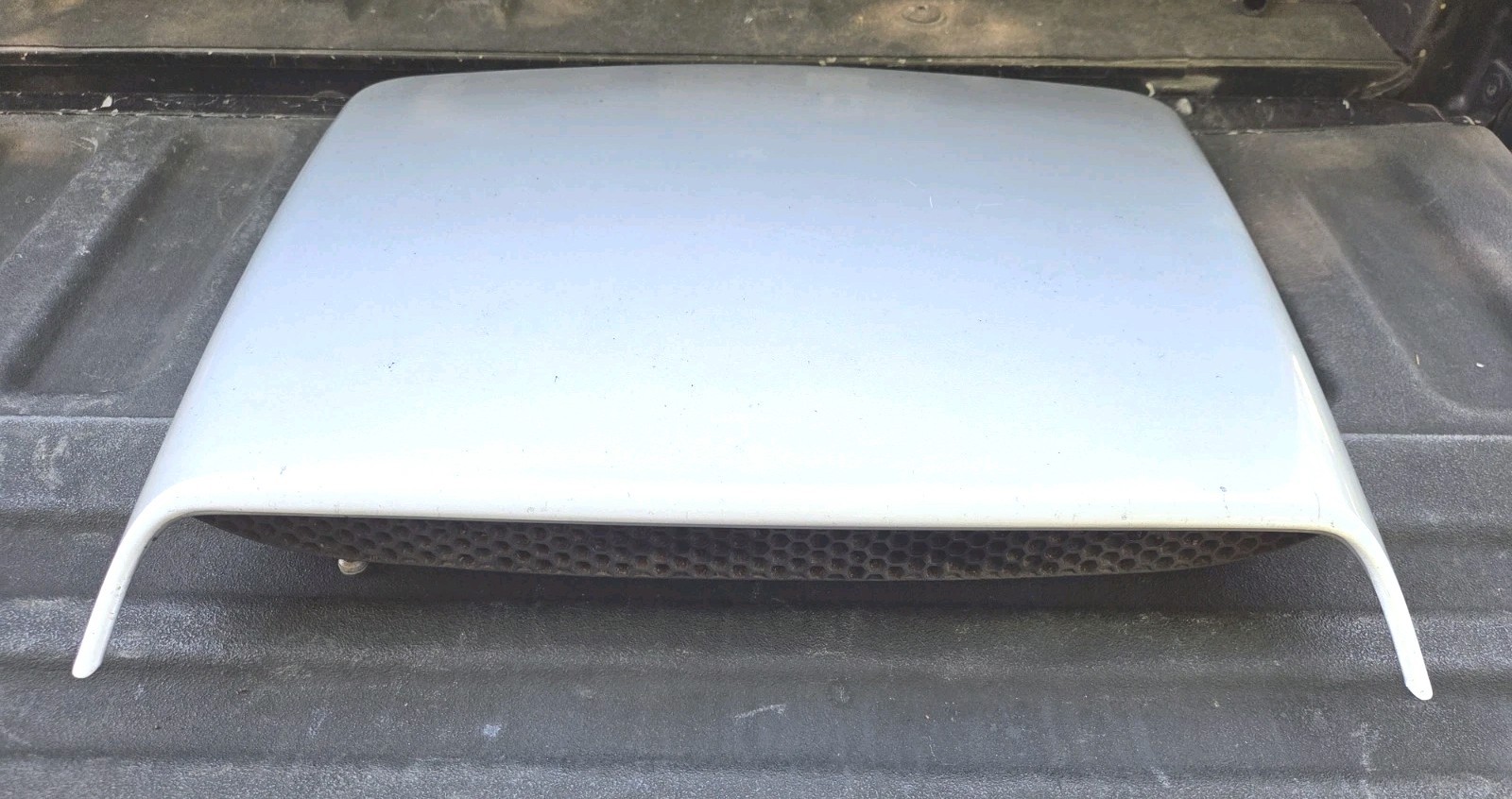 OEM 1999-2004 FORD MUSTANG GT V6 FRONT HOOD SCOOP AIR INTAKE VENT TRIM SILVER