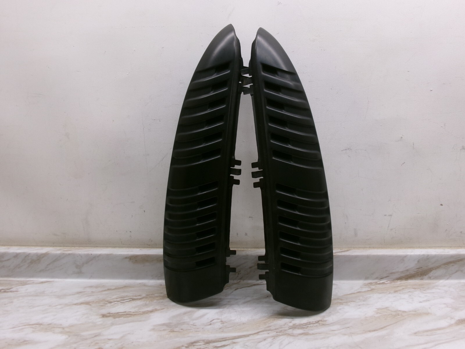 00-06 Yukon Tahoe Rear Left & Right Applique D Pillars Extension Moldings