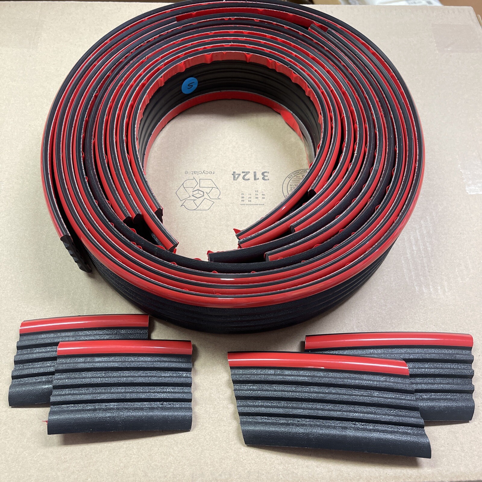 88-98 Chevrolet/GMC Silverado Side Molding PreCut Single Cab Red/black Shortbed