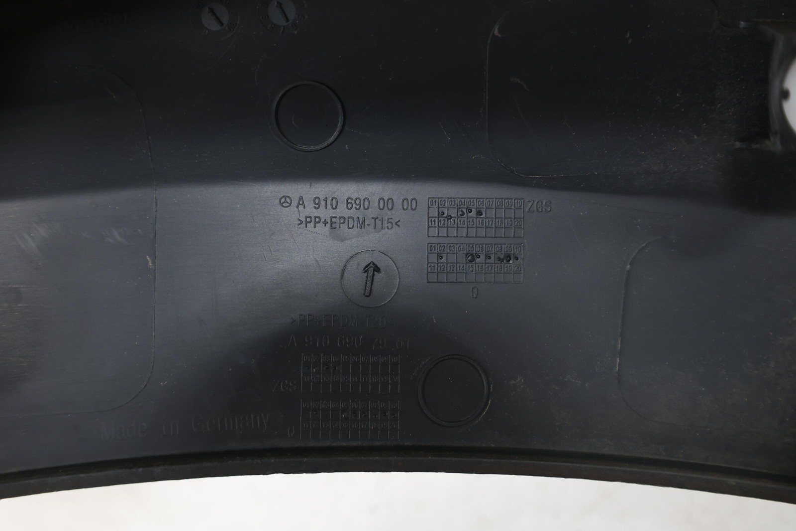 2019 – 2026 MERCEDES SPRINTER 2500 W907 FRONT LEFT SIDE FENDER LOWER MOLDING OEM
